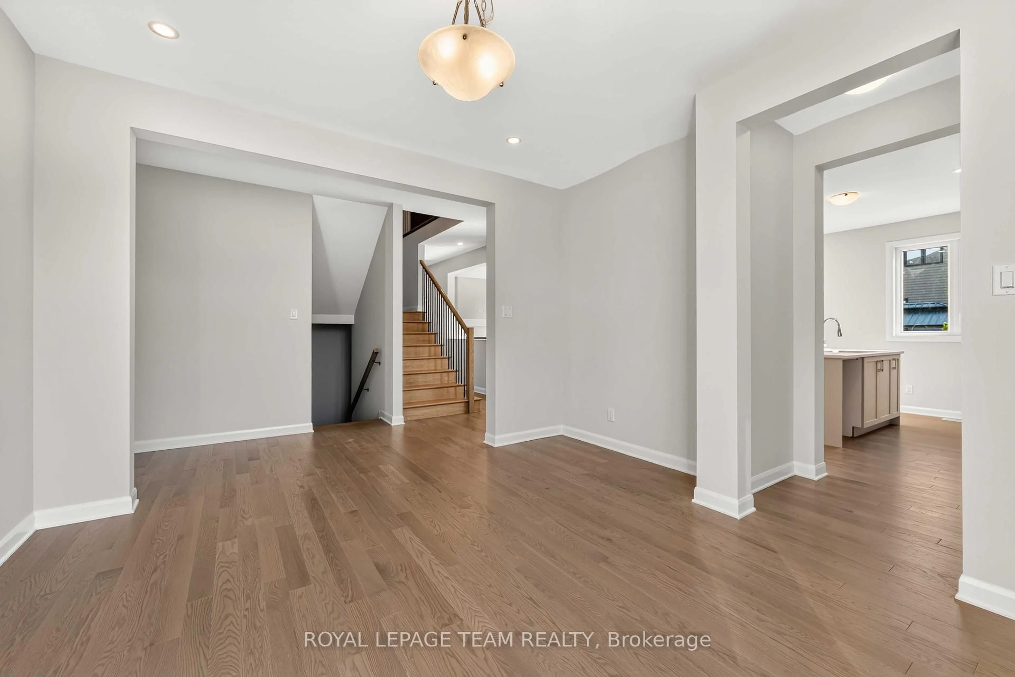 Indoor entryway for 2000 Wanderer Ave, Manotick Ontario K4M 0X3
