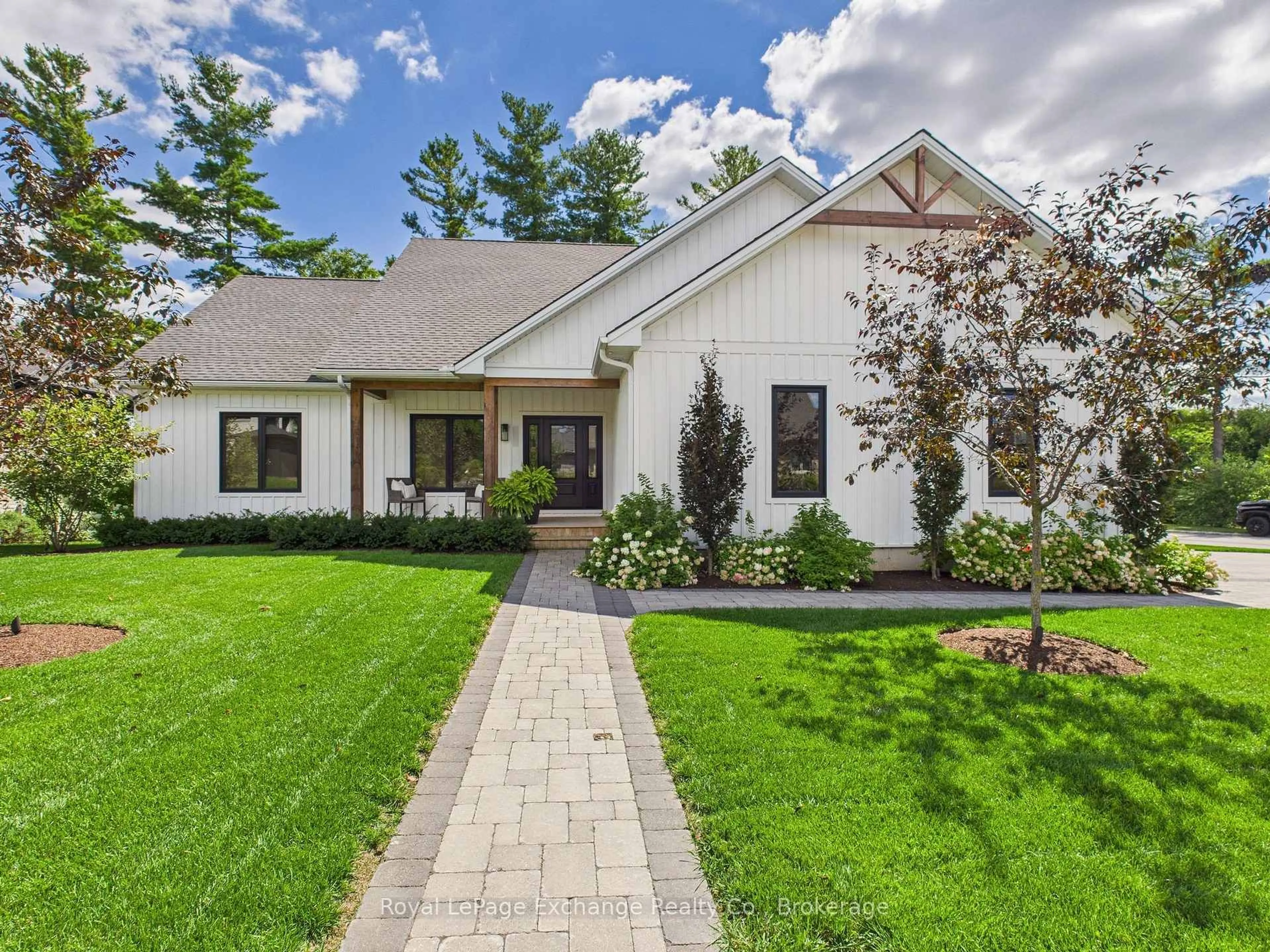 Home with brick exterior material, street for 872 16th St, Hanover Ontario N4N 0B7