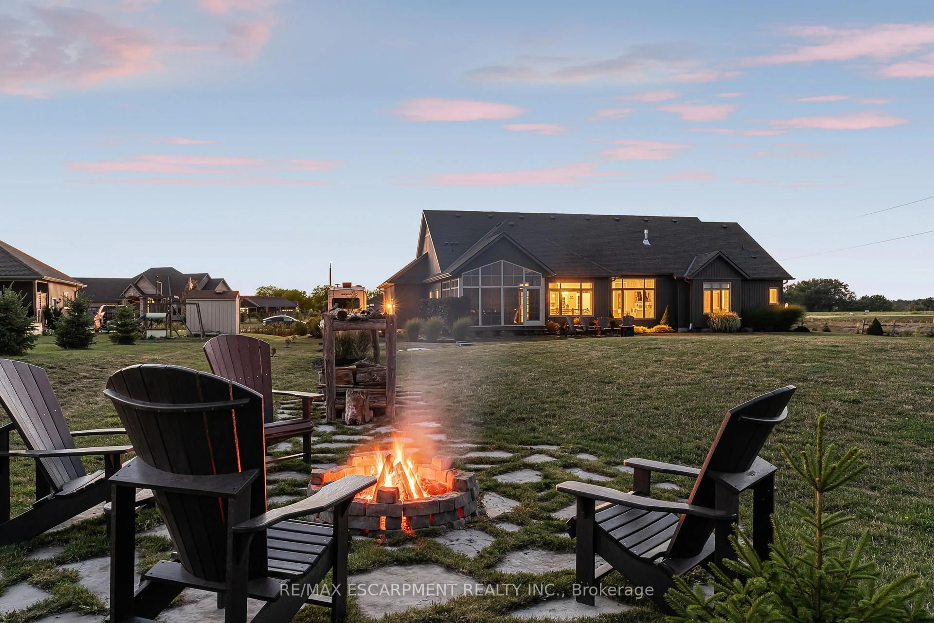 Patio, unknown for 3 Silverthorne Crt, Haldimand Ontario N1A 2W2