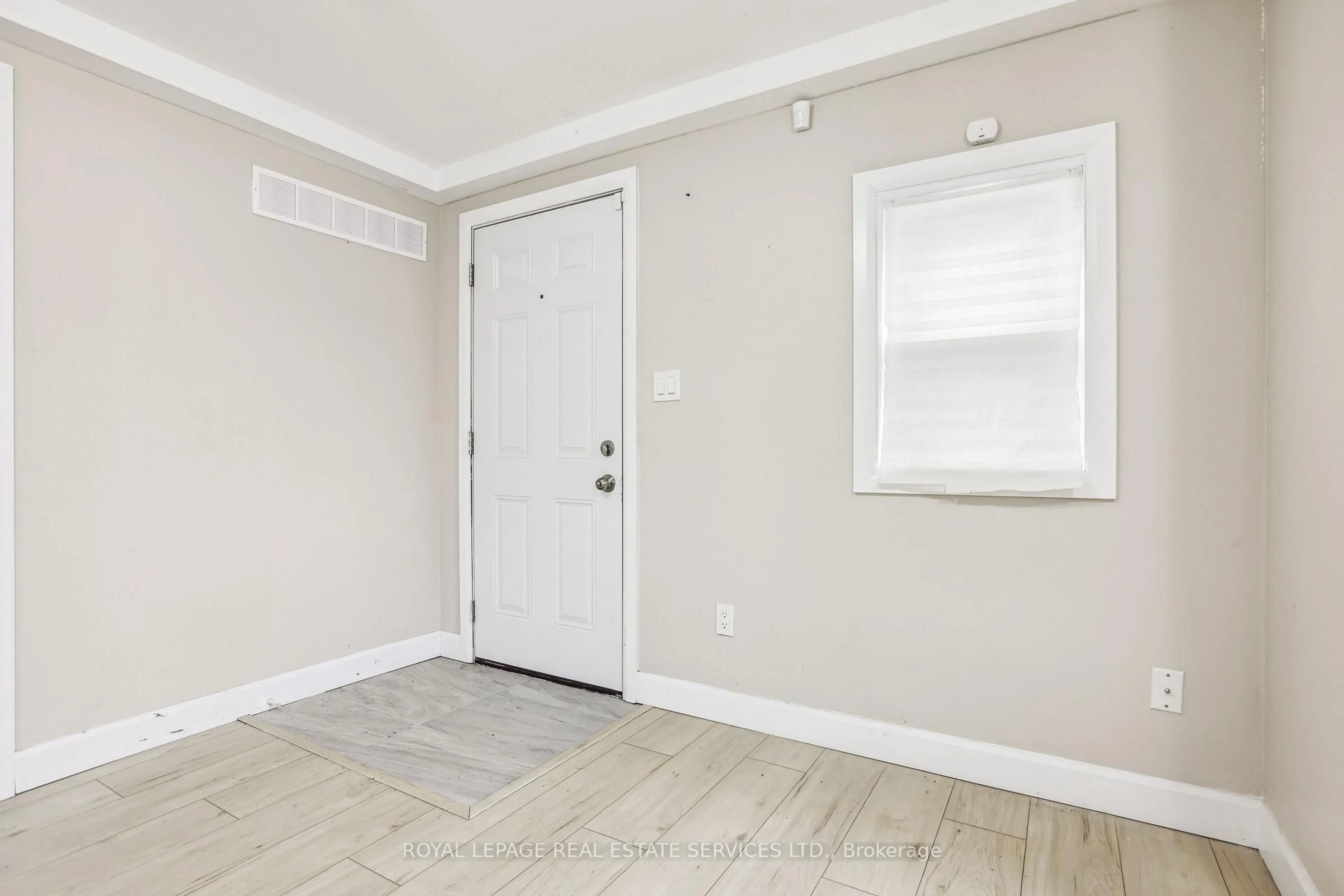 A pic of a room for 19 Bailey St, St. Catharines Ontario L2S 1J3