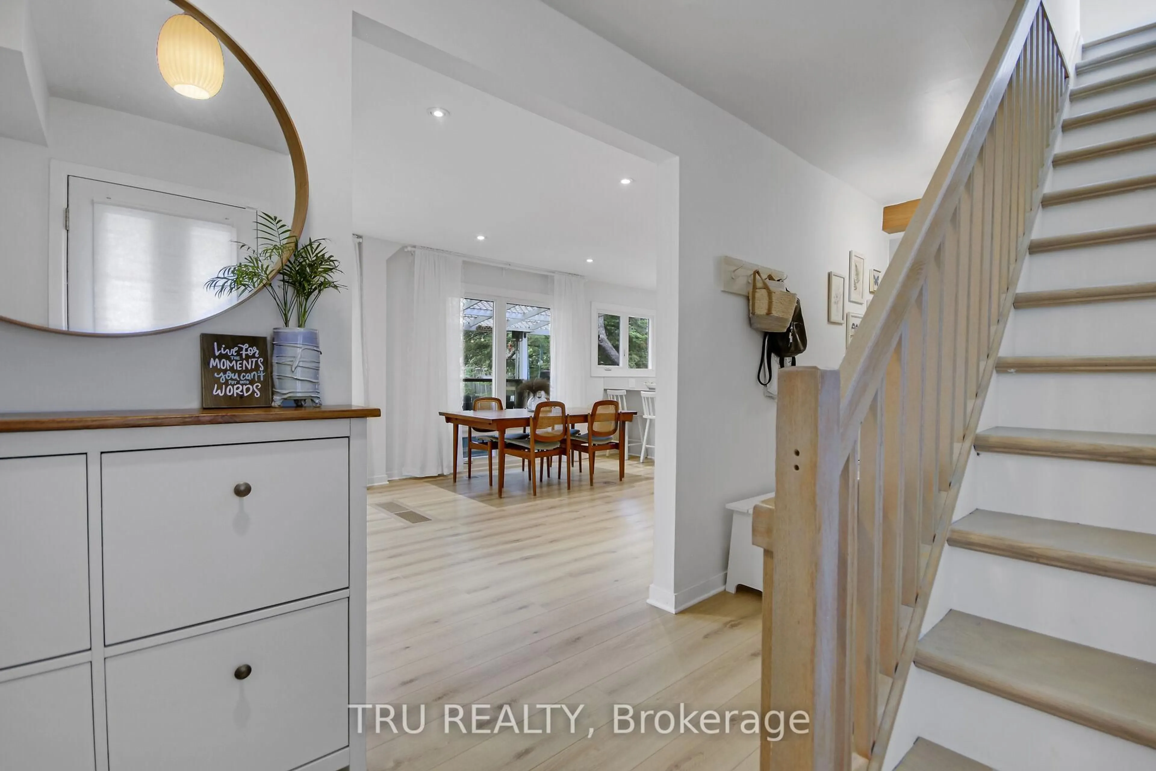 Indoor entryway for 36 Varley Dr, Kanata Ontario K2K 1G2