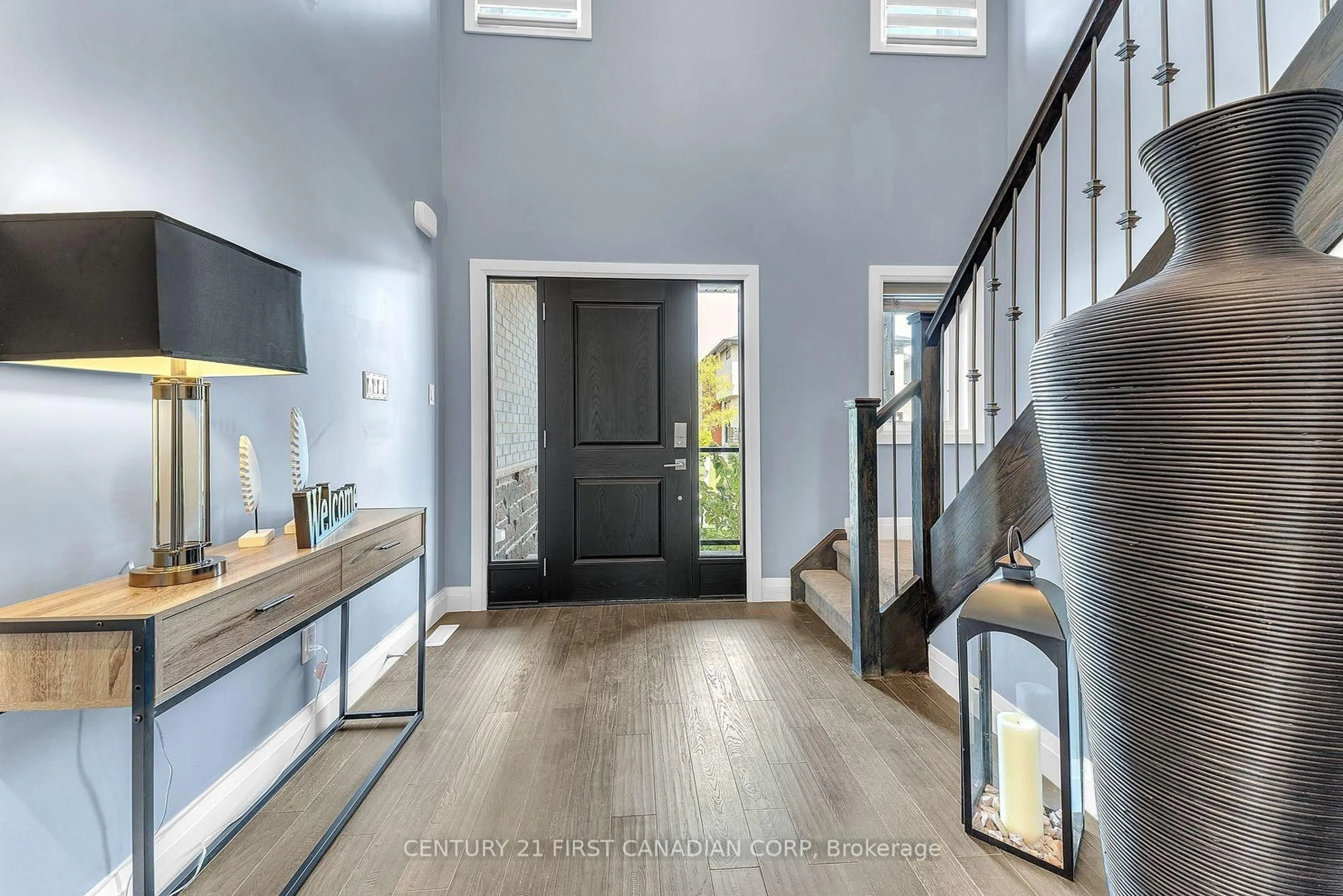 Indoor entryway for 41 Earlscourt Terr #33, Middlesex Centre Ontario N0L 1R0