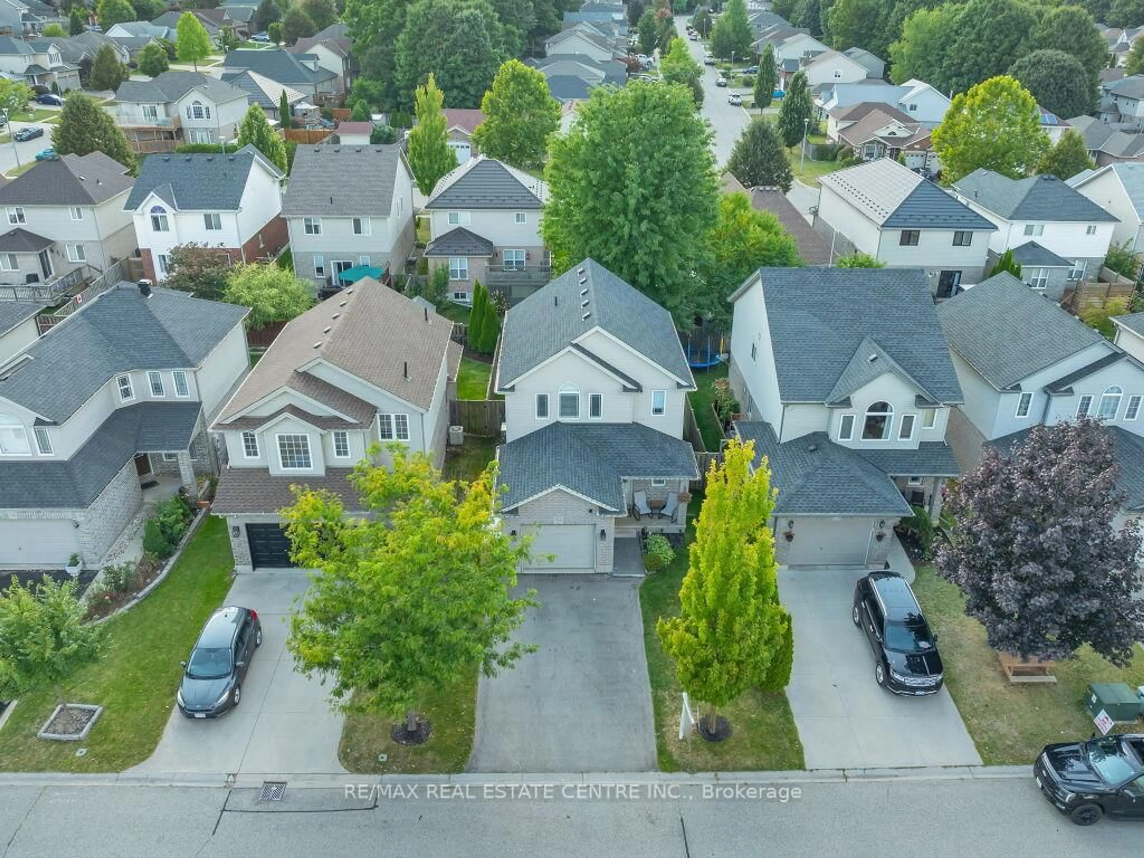 A pic from outside/outdoor area/front of a property/back of a property/a pic from drone, street for 538 ALBERTA Ave, Woodstock Ontario N4V 1H2