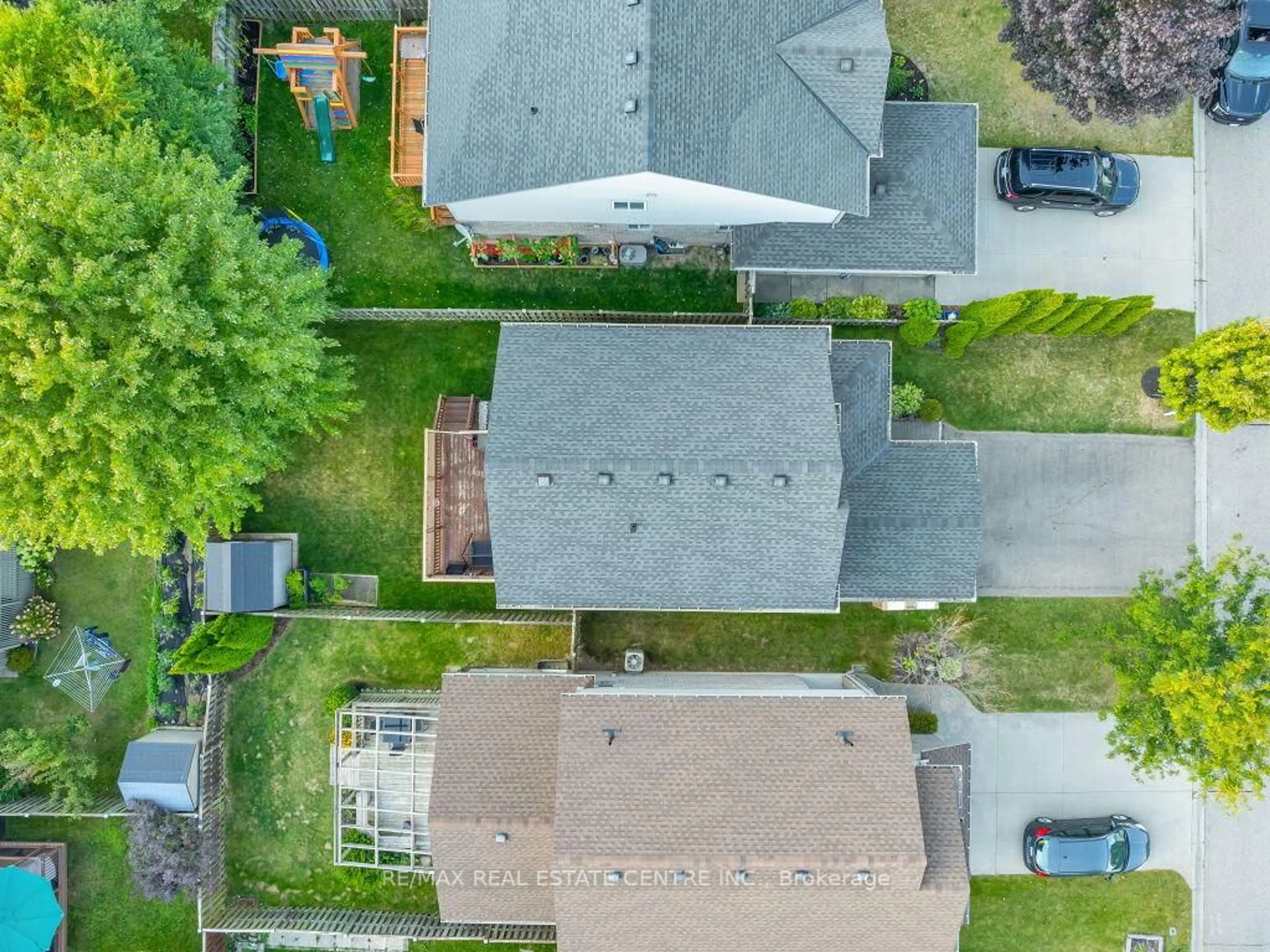 A pic from outside/outdoor area/front of a property/back of a property/a pic from drone, street for 538 ALBERTA Ave, Woodstock Ontario N4V 1H2
