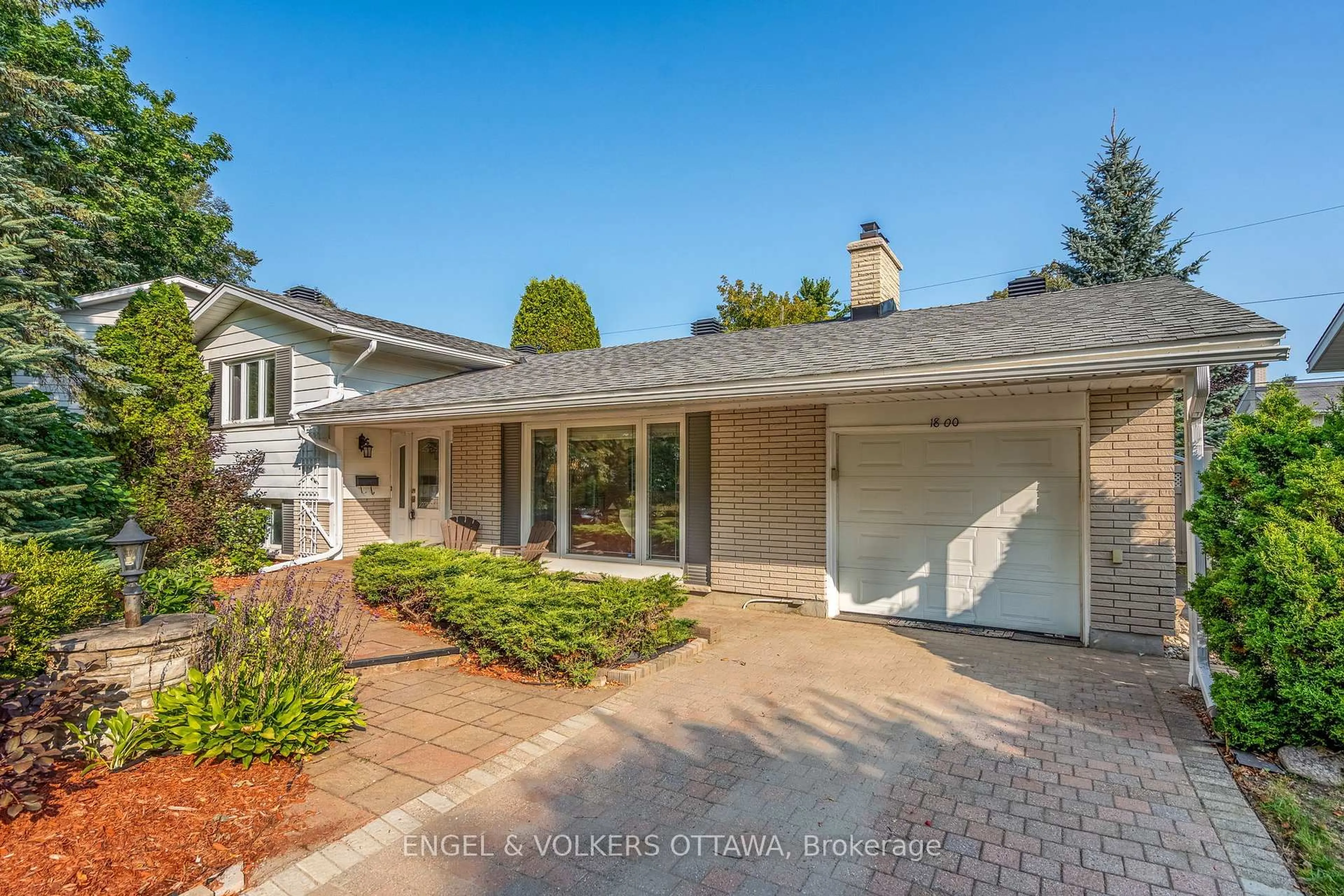 Home with vinyl exterior material, street for 1800 Devlin Cres, Ottawa Ontario K1H 5T6