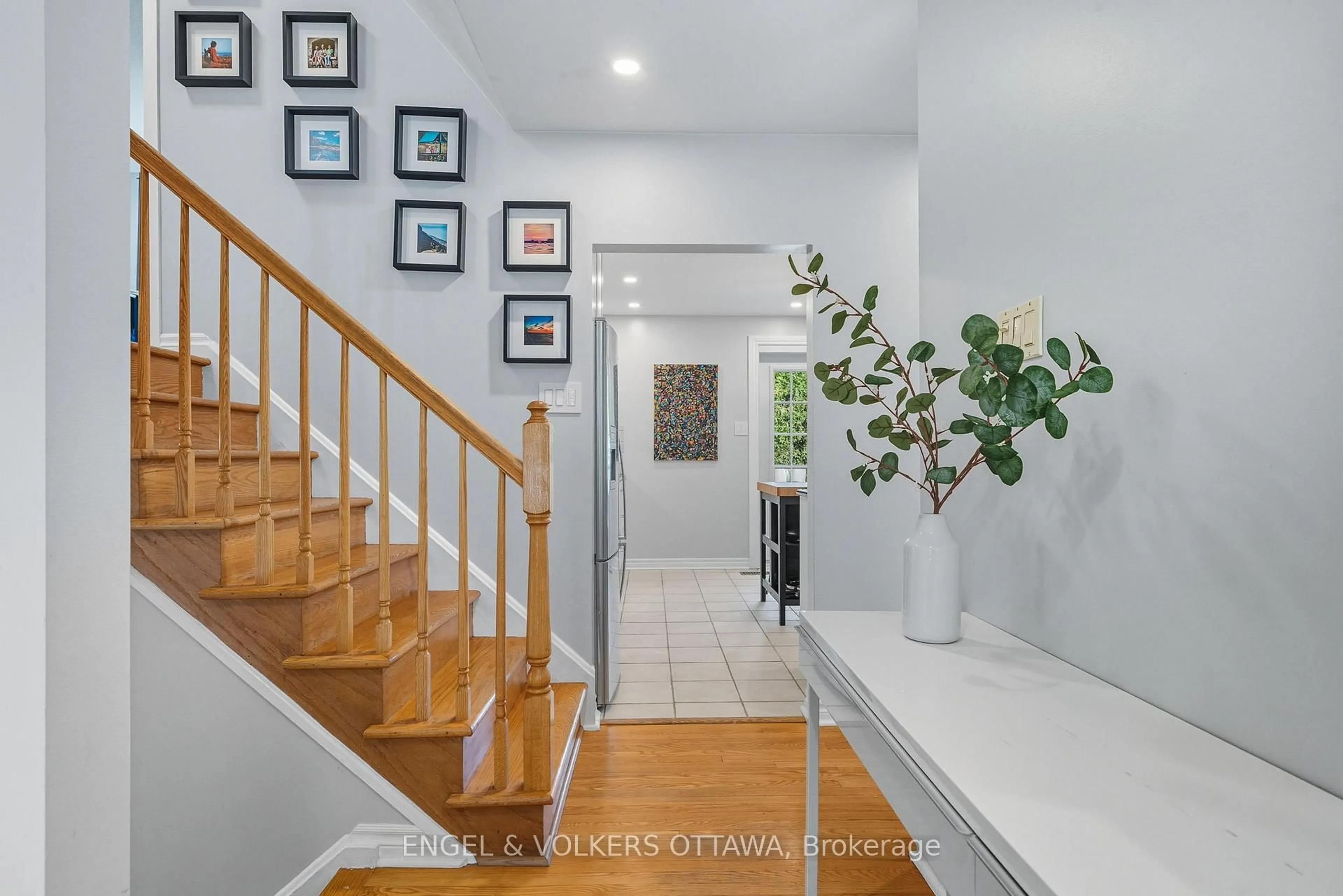Unknown for 1800 Devlin Cres, Ottawa Ontario K1H 5T6