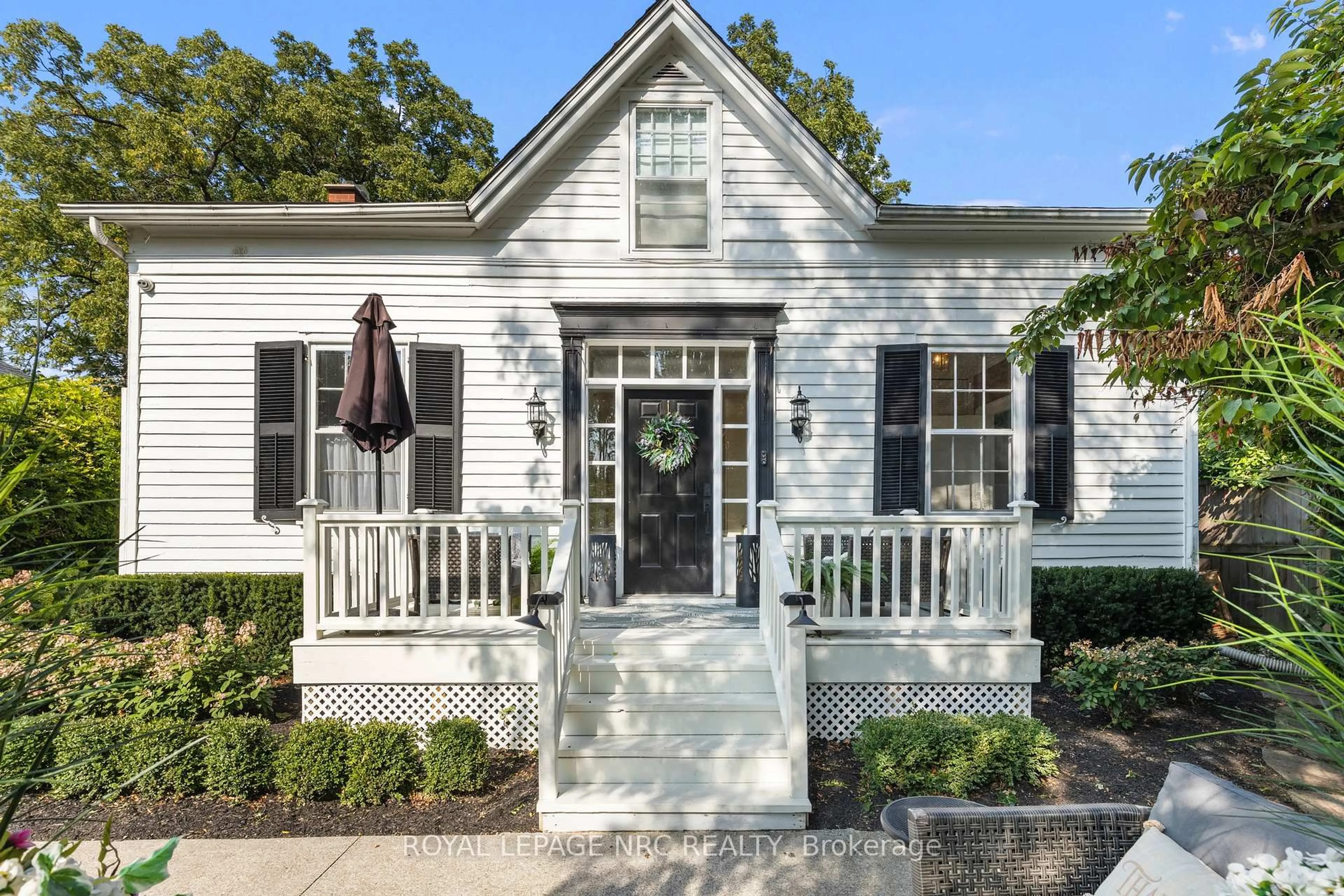 Home with vinyl exterior material, street for 27 PRIDEAUX St, Niagara-on-the-Lake Ontario L0S 1J0