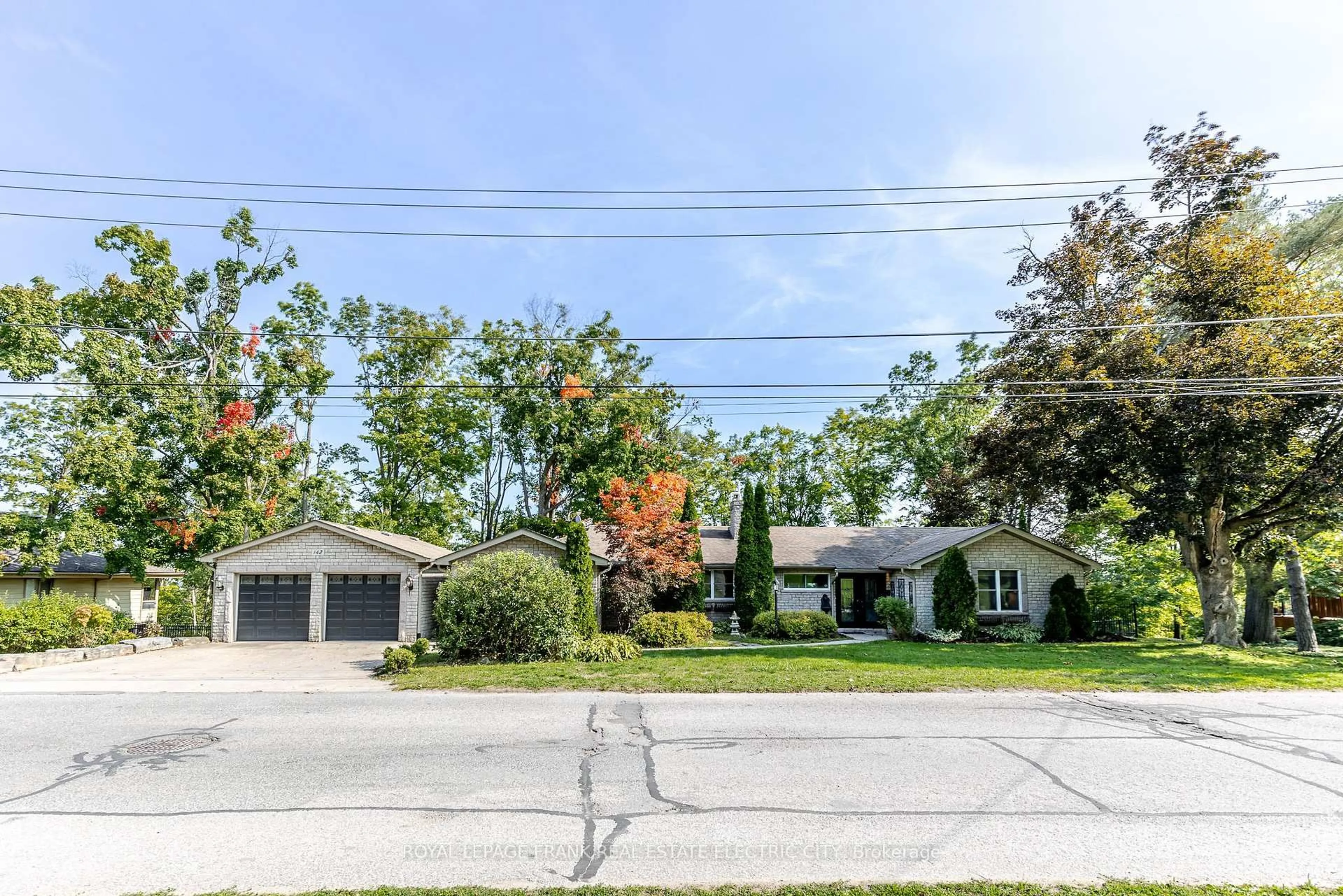 A pic from outside/outdoor area/front of a property/back of a property/a pic from drone, street for 142 Ridgewood Rd, Peterborough Ontario K9J 1P3