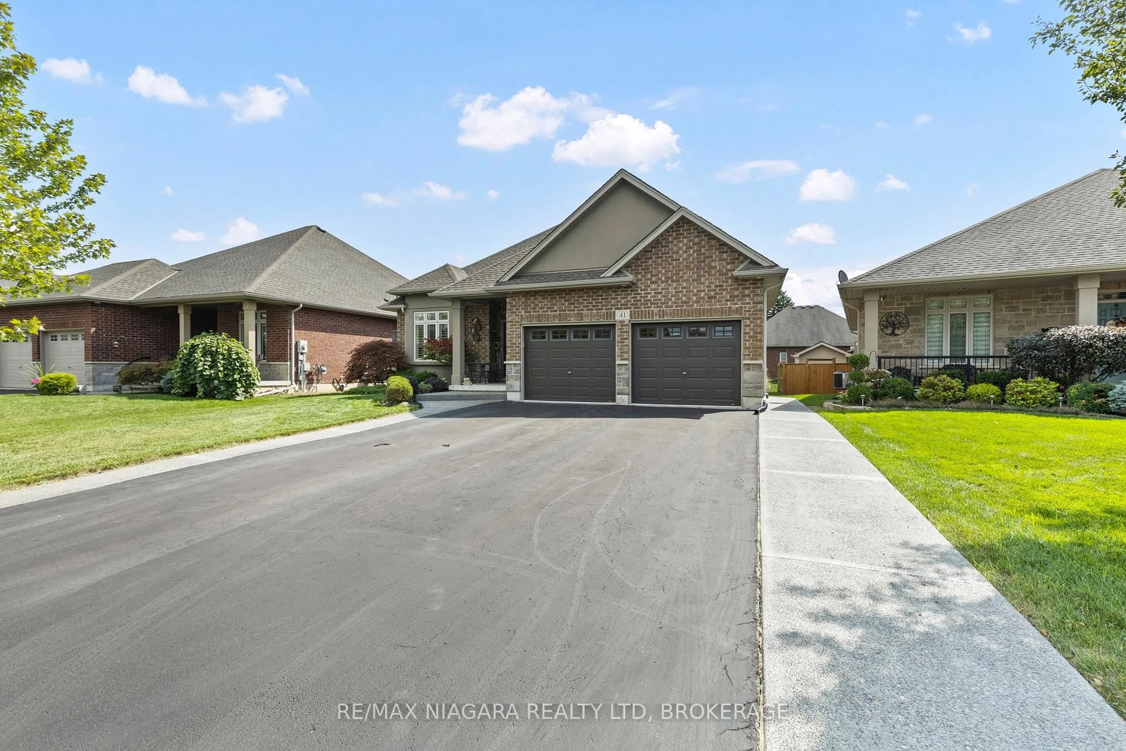 Home with brick exterior material, street for 41 Creekside Dr, Welland Ontario L3C 0B4
