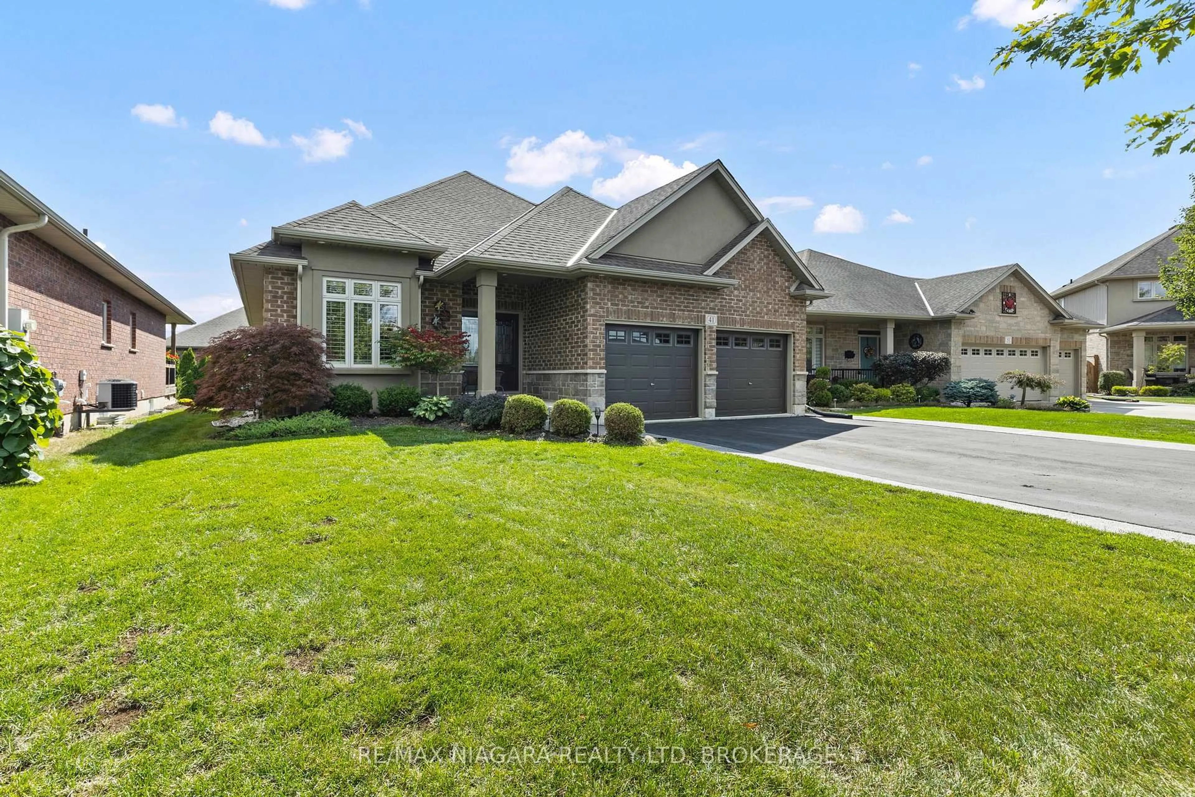 Home with brick exterior material, street for 41 Creekside Dr, Welland Ontario L3C 0B4