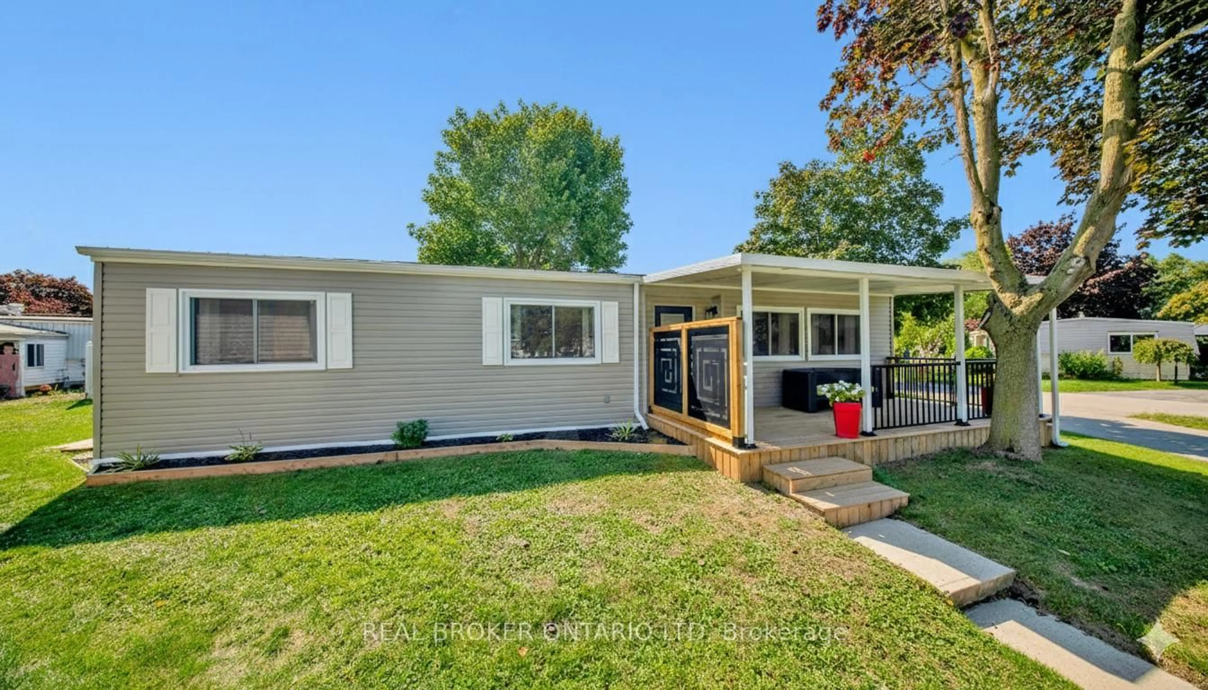 Home with vinyl exterior material, street for 46 St Andrews Pl, South Huron Ontario N0M 1T0