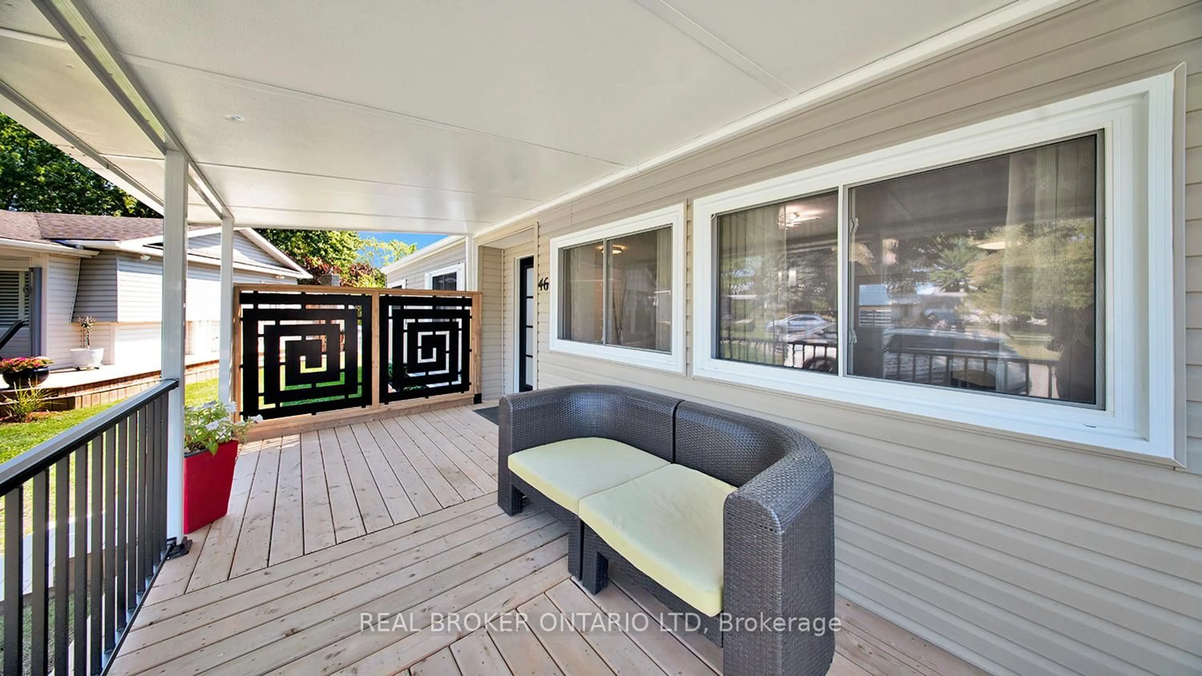 Patio, street for 46 St Andrews Pl, South Huron Ontario N0M 1T0