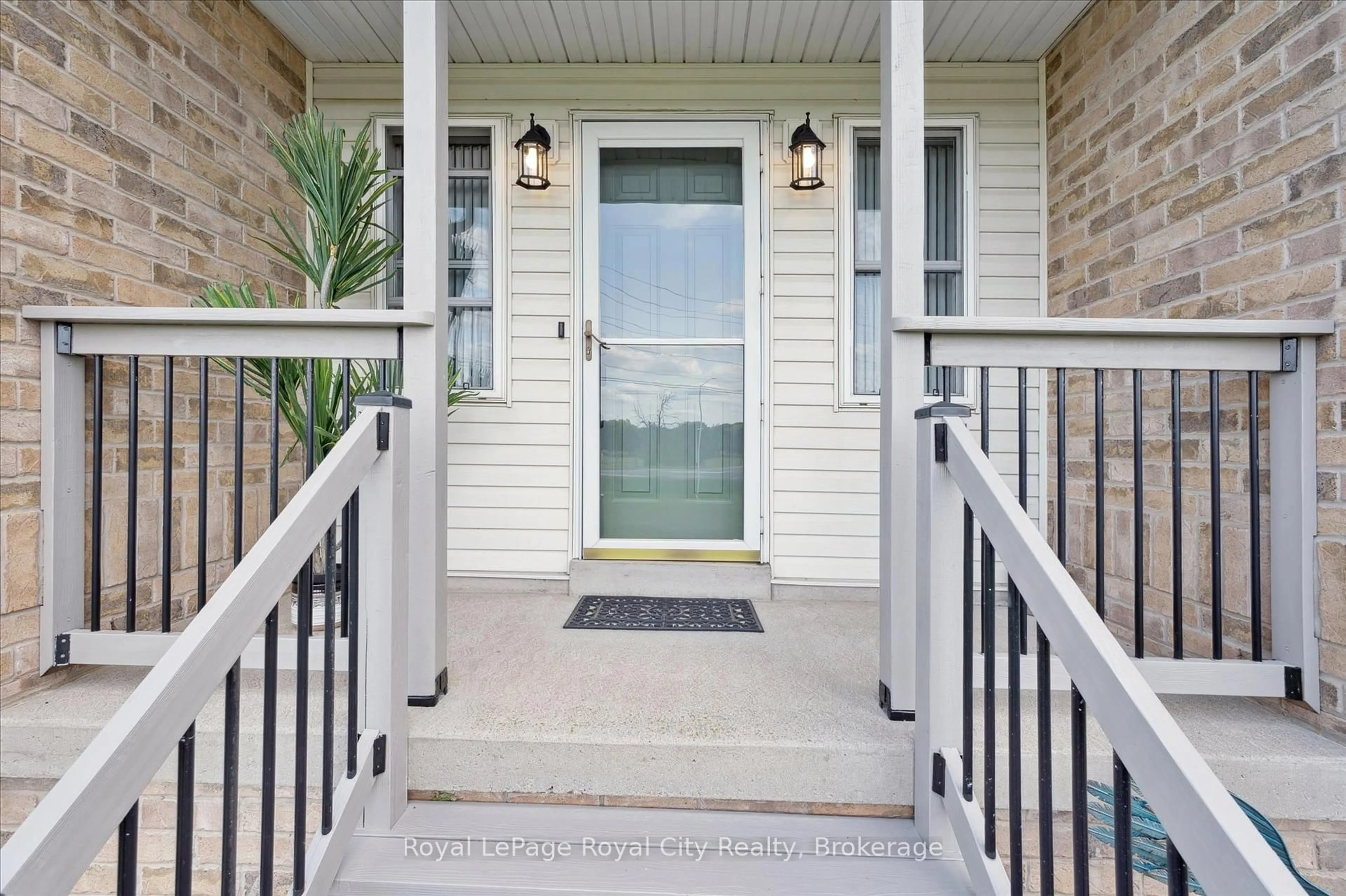 Indoor entryway for 8411 Eramosa/Milton Townline, Guelph/Eramosa Ontario N0B 2K0