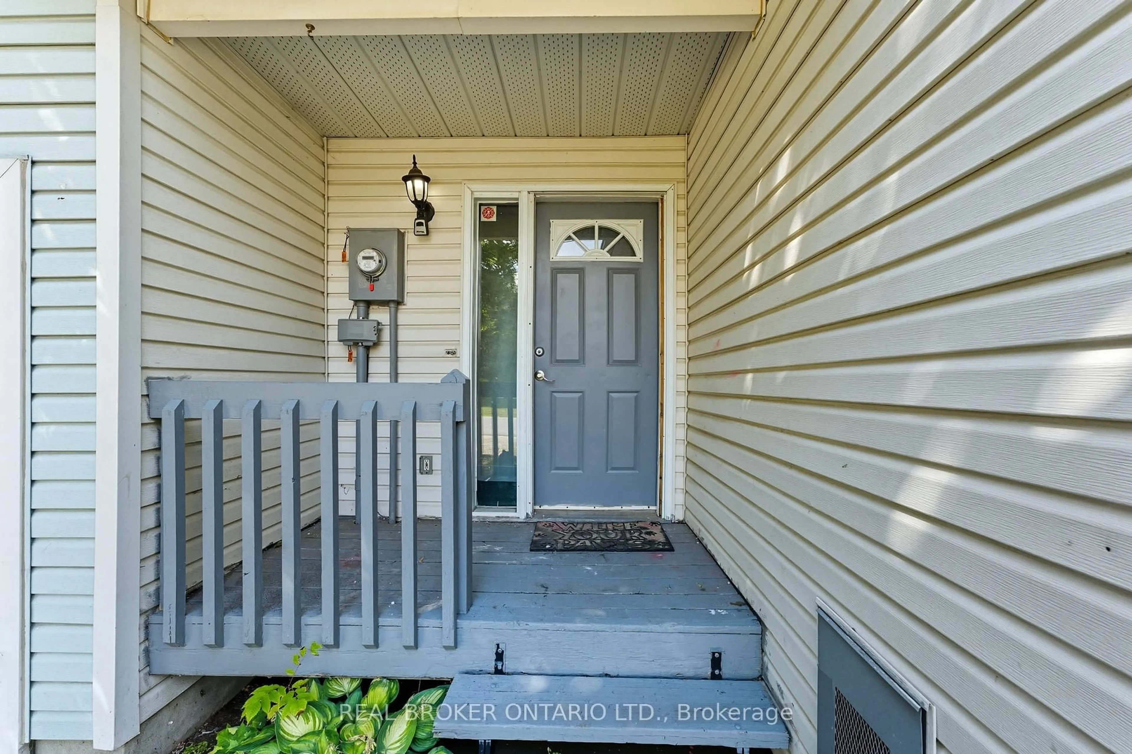 Indoor entryway for 87 Elvira St, North Grenville Ontario K0G 1J0
