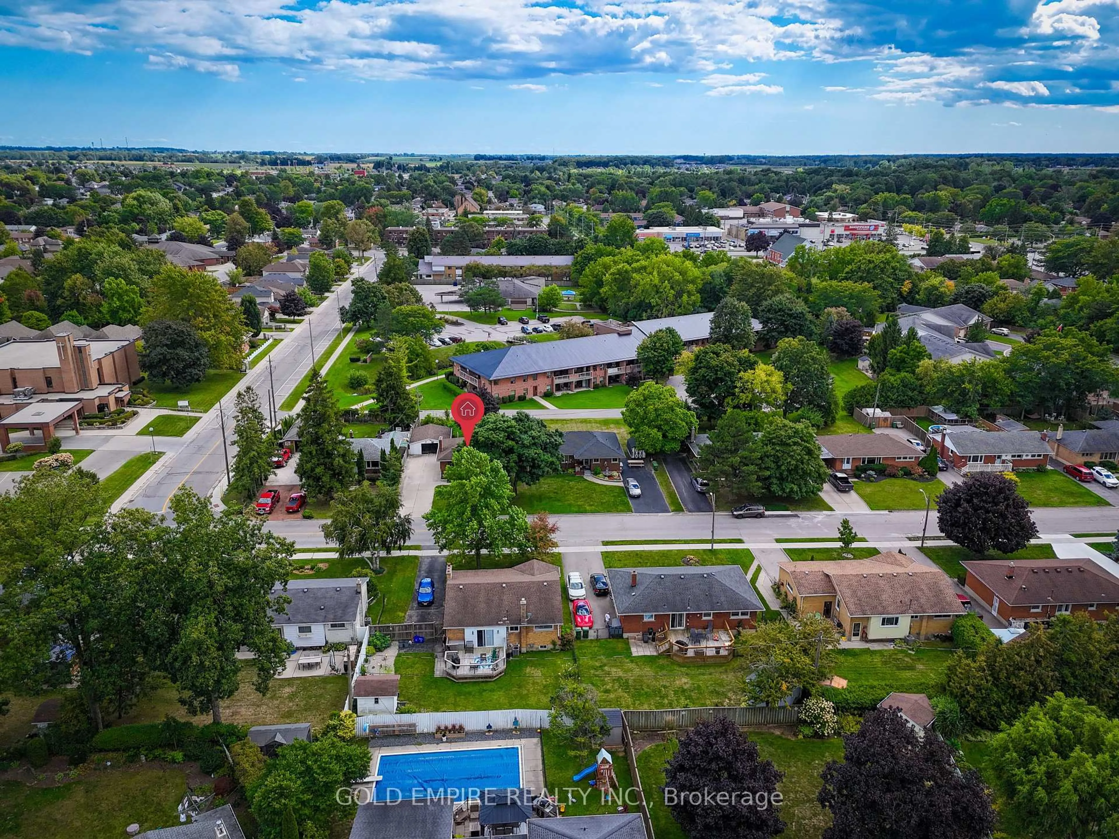 A pic from outside/outdoor area/front of a property/back of a property/a pic from drone, street for 19 ST JOSEPH St, St. Thomas Ontario N5R 1S8