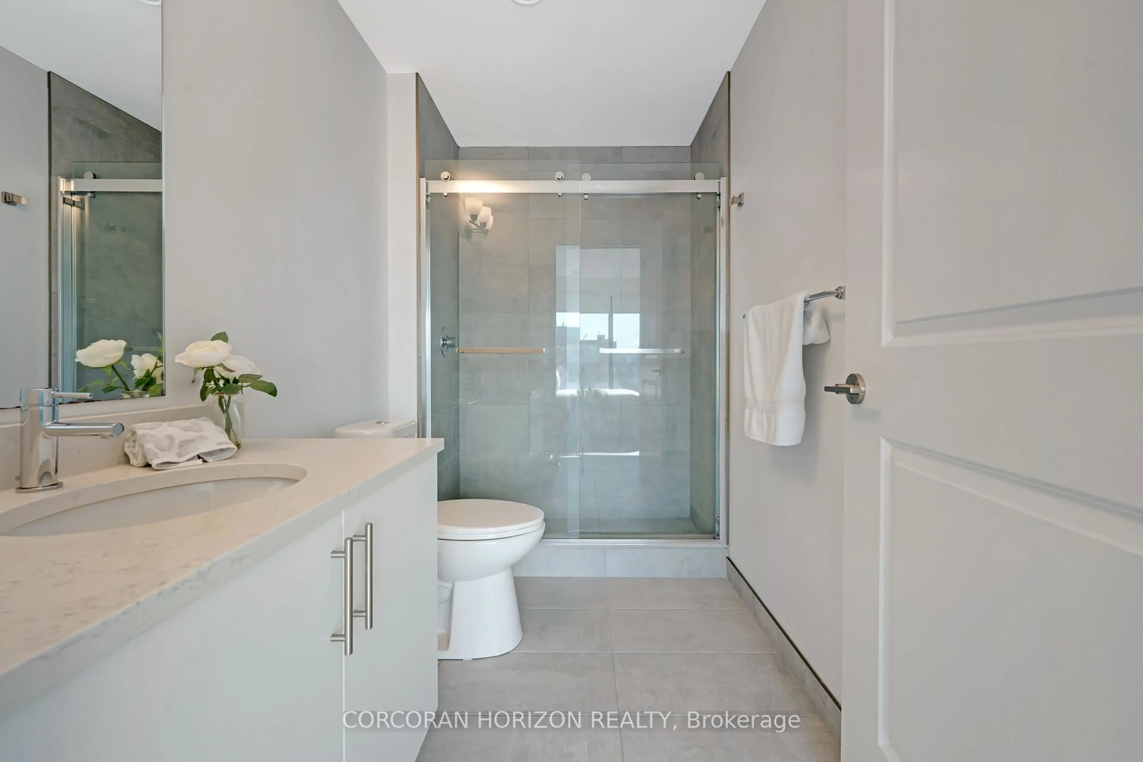 Standard bathroom, ceramic/tile floor for 181 King St #1414, Waterloo Ontario N2J 0E7