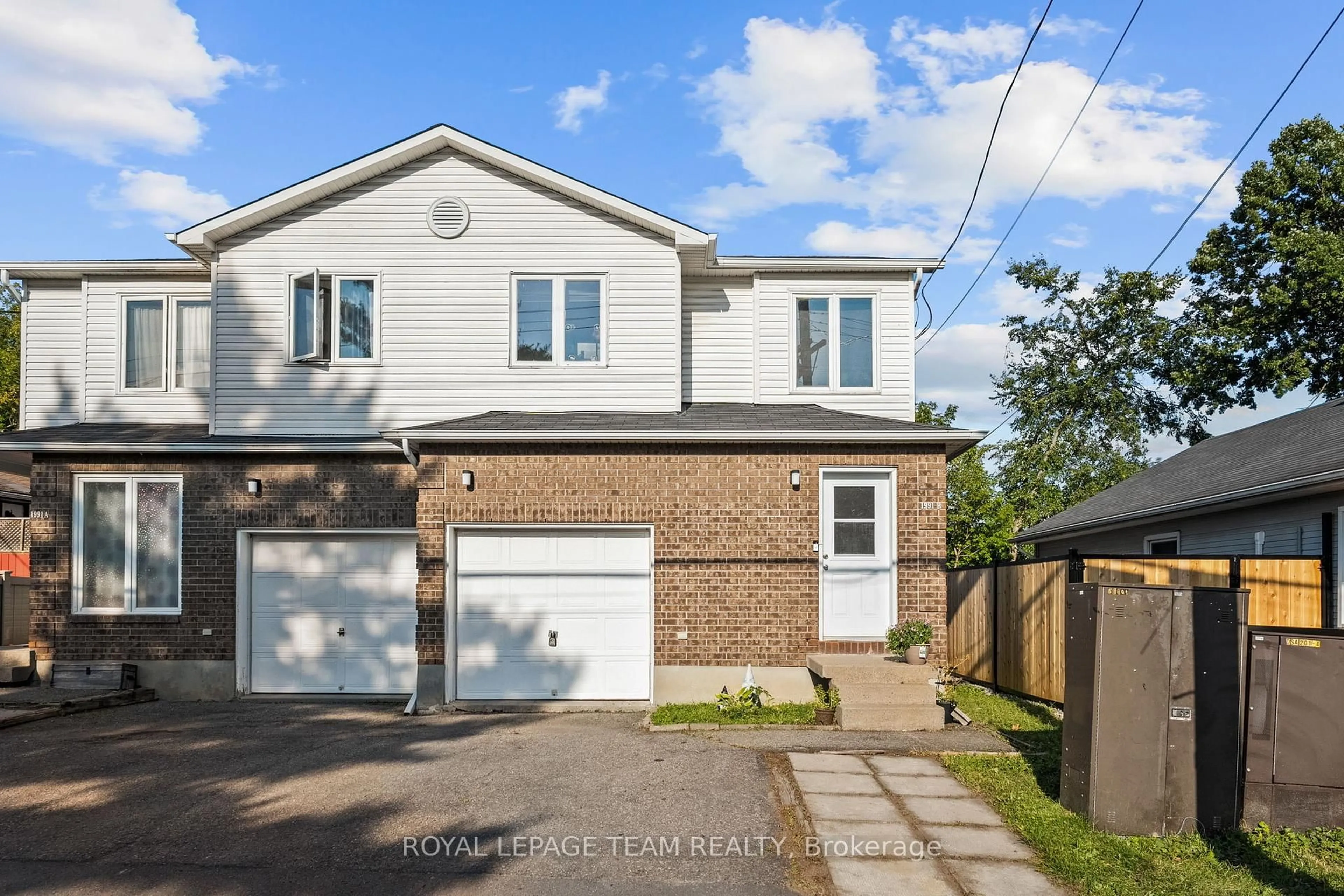 A pic from outside/outdoor area/front of a property/back of a property/a pic from drone, street for 1991 Banff Ave, Ottawa Ontario K1V 7X6