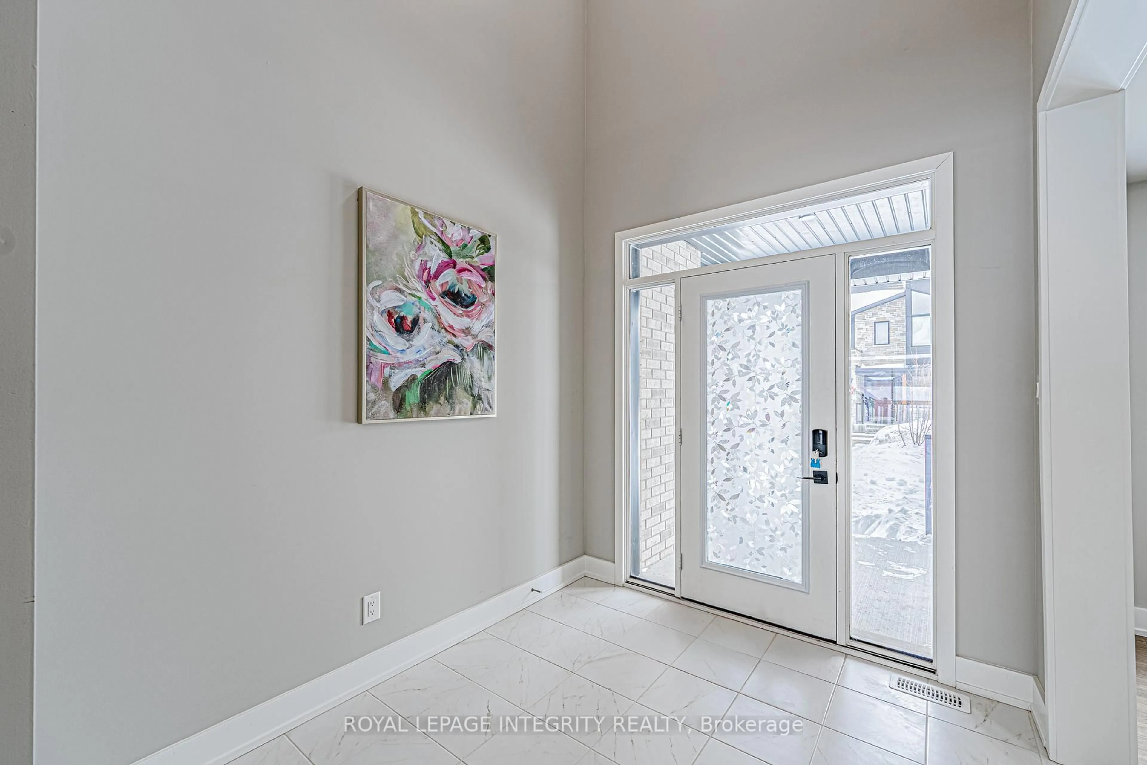 Indoor entryway for 709 FENWICK Way, Ottawa Ontario K2J 7E2