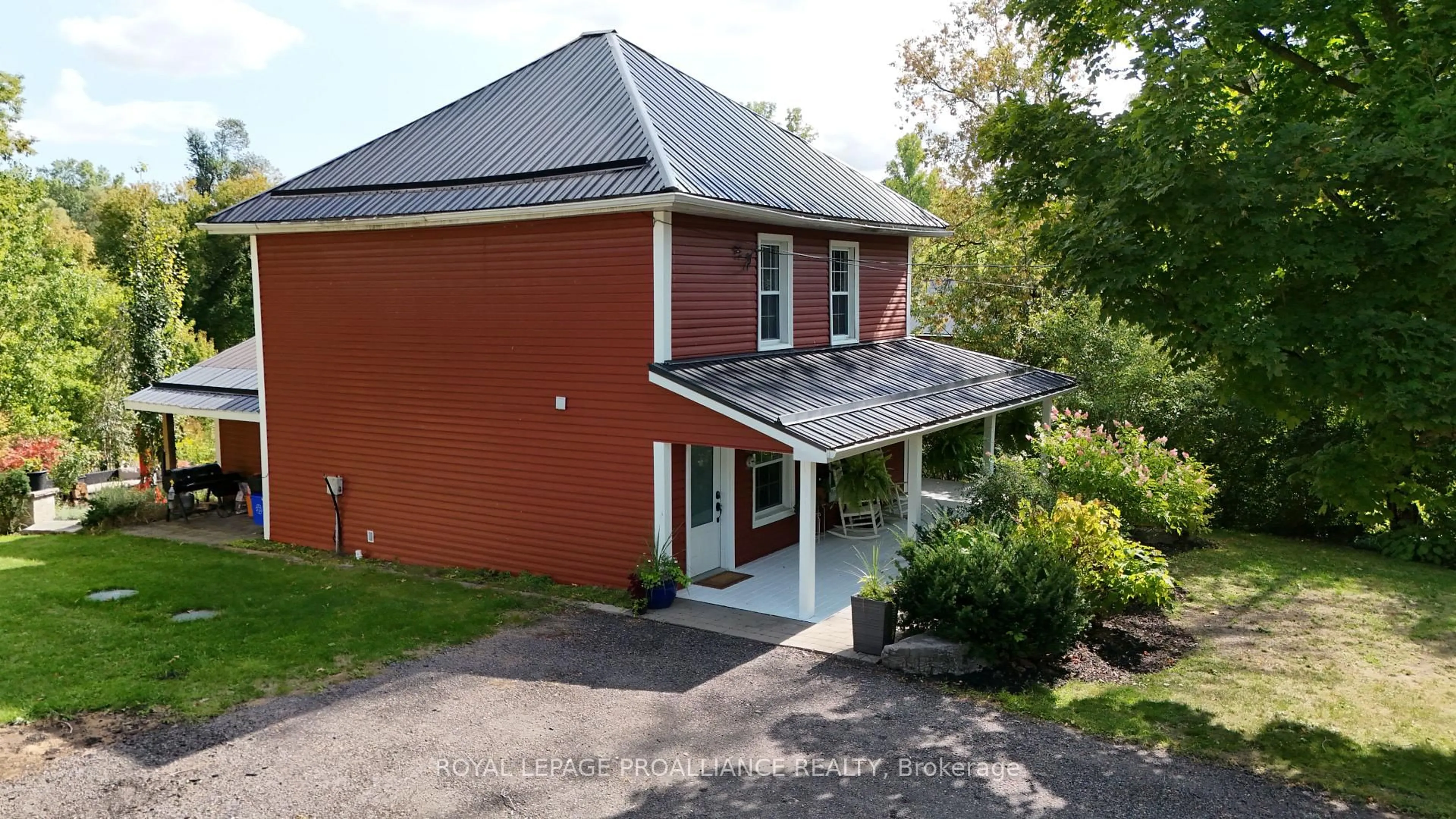A pic from outside/outdoor area/front of a property/back of a property/a pic from drone, building for 314 Halloway Rd, Stirling Ontario K0K 3E0