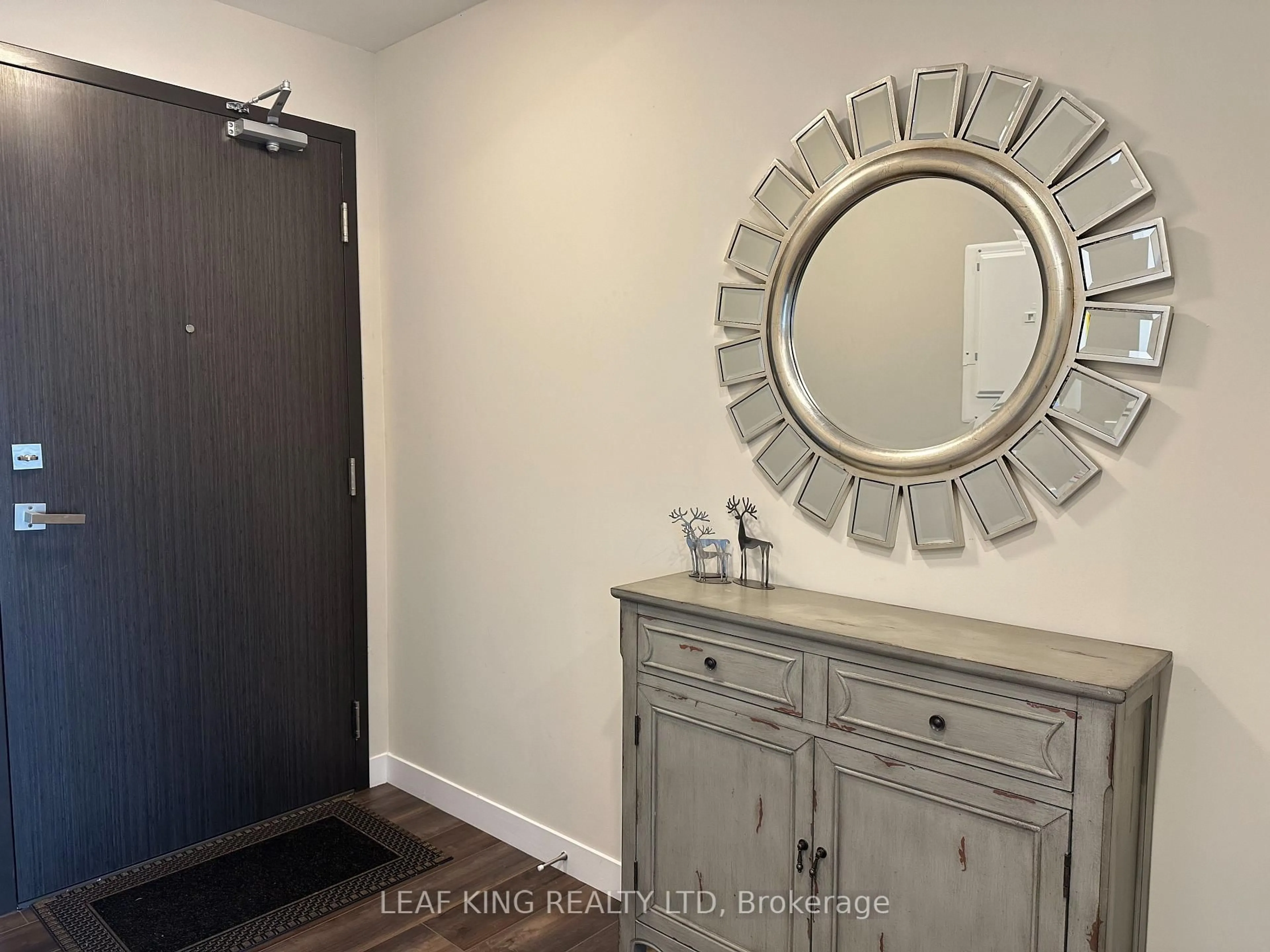 Indoor entryway for 15 Queen St #1902, Hamilton Ontario L8P 0C6