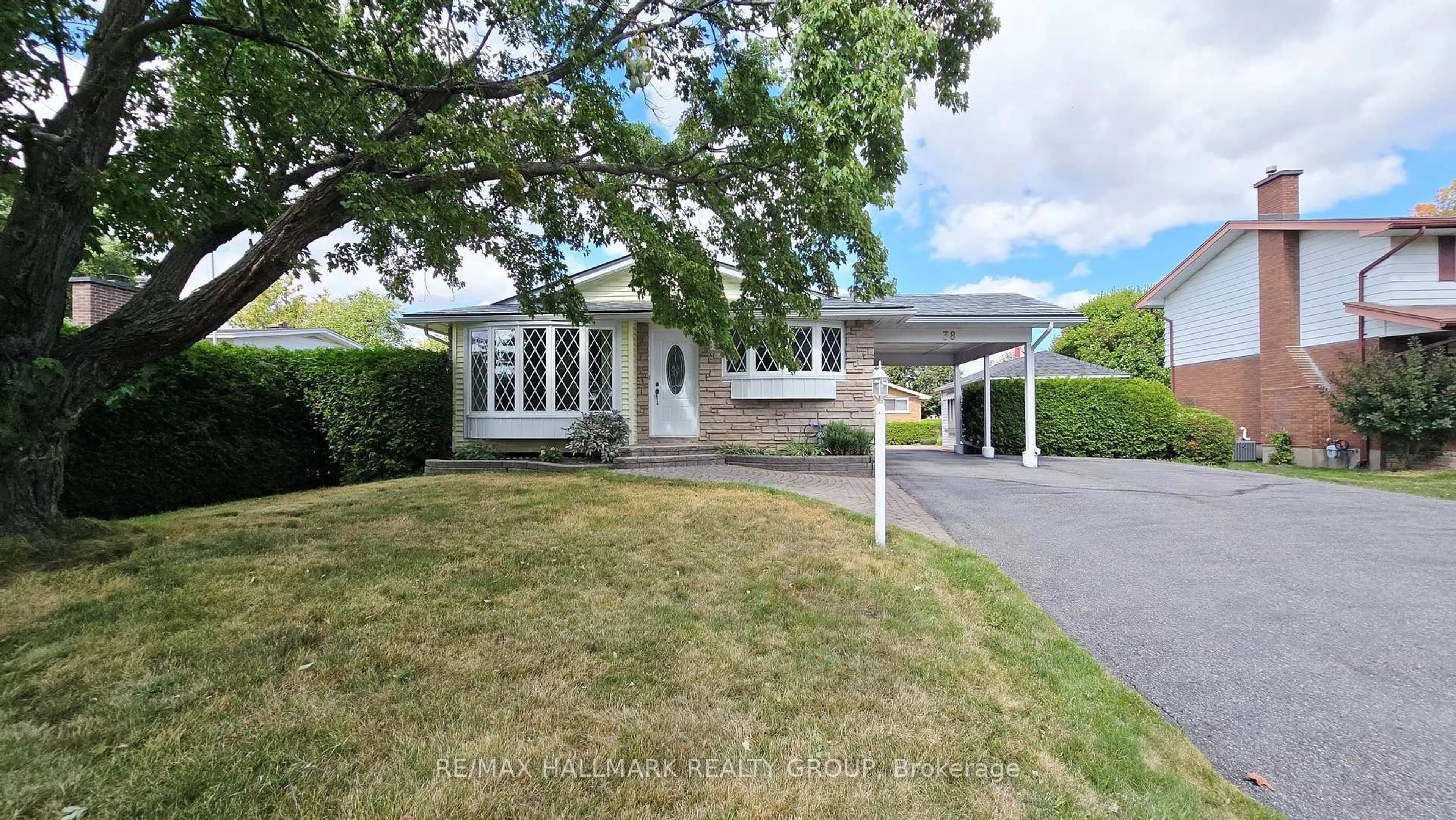 Unknown for 38 Hadley Circ, Nepean Ontario K2H 6N9