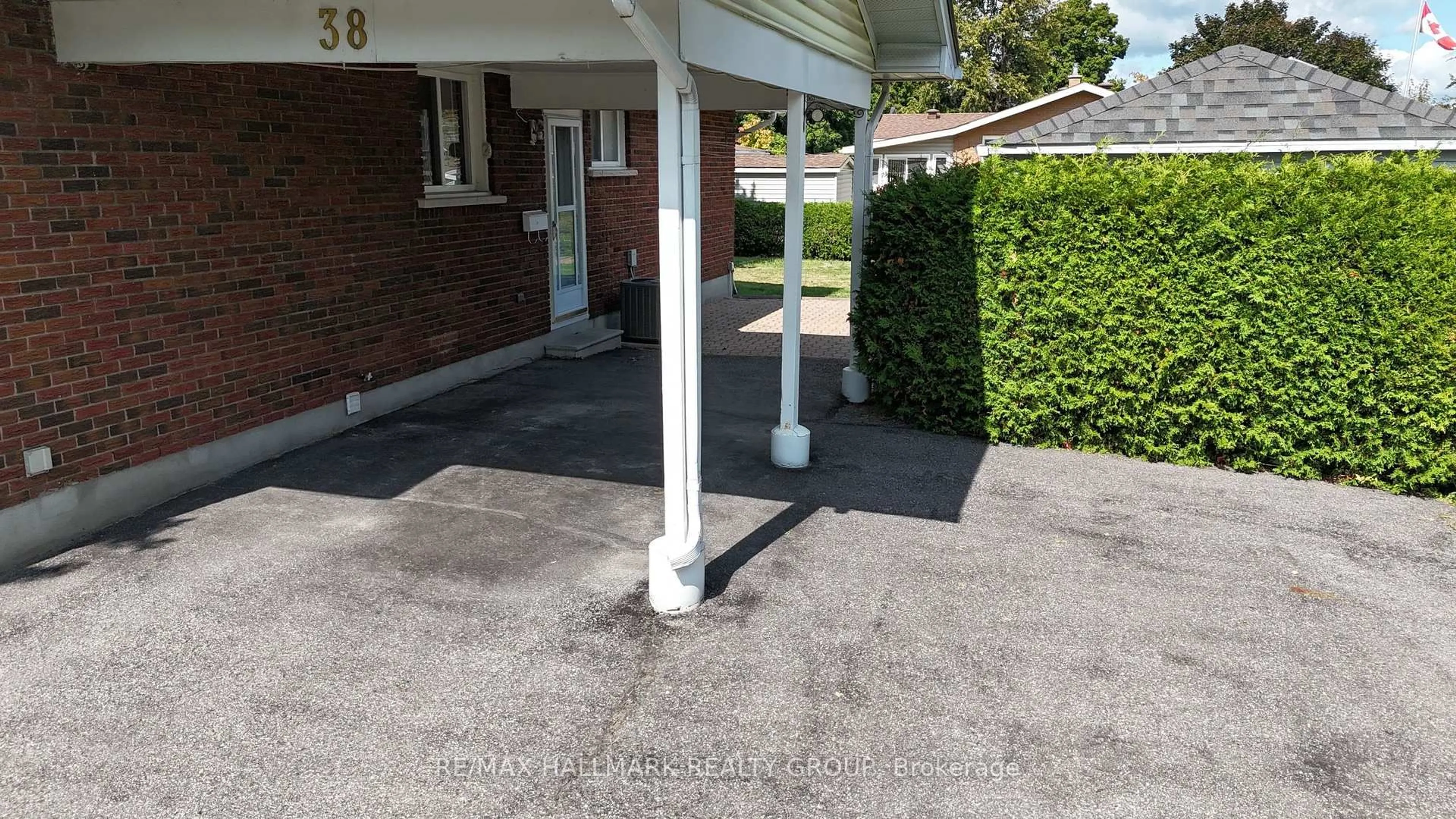 Unknown for 38 Hadley Circ, Nepean Ontario K2H 6N9