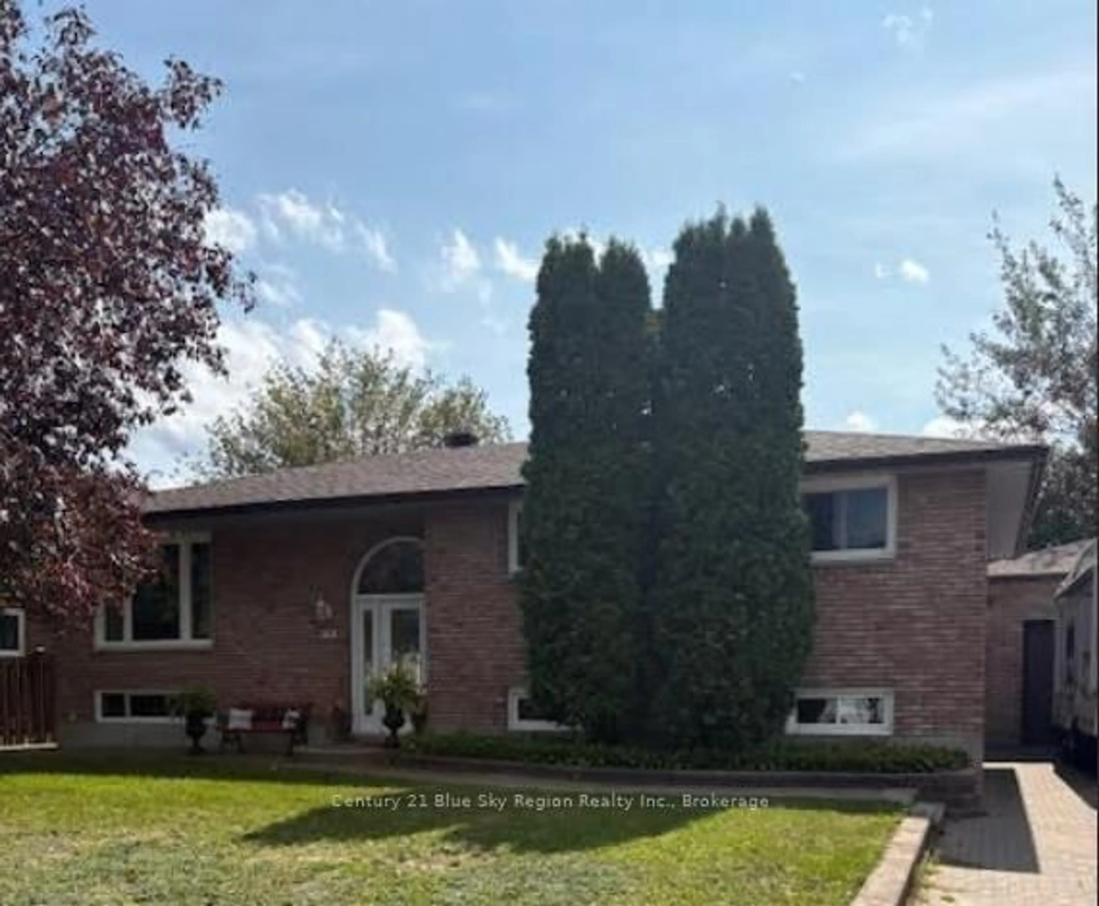 Home with brick exterior material, street for 589 Elmwood Ave, North Bay Ontario P1B 8X8