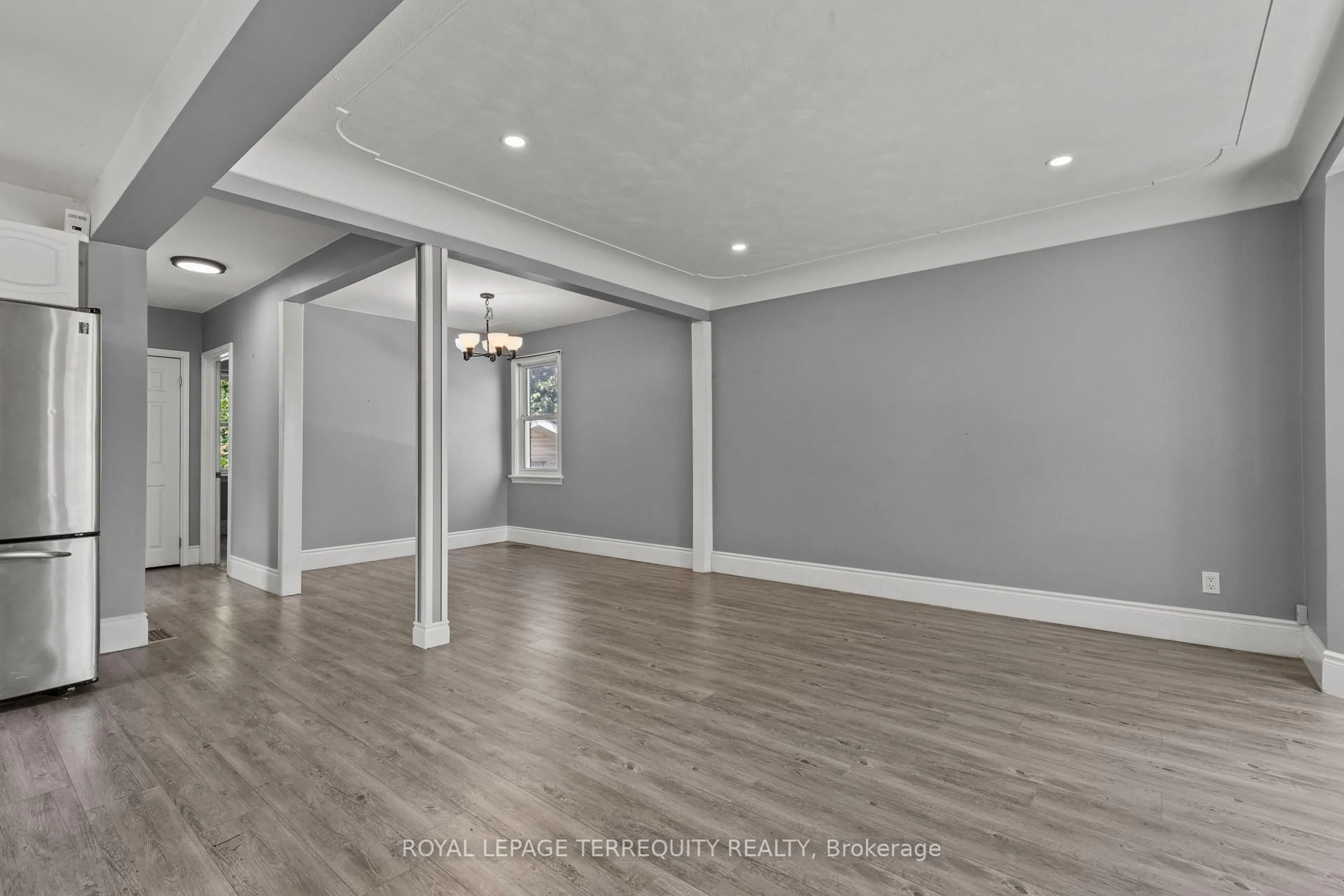 A pic of a room for 160 East 34th St, Hamilton Ontario L8V 3W6