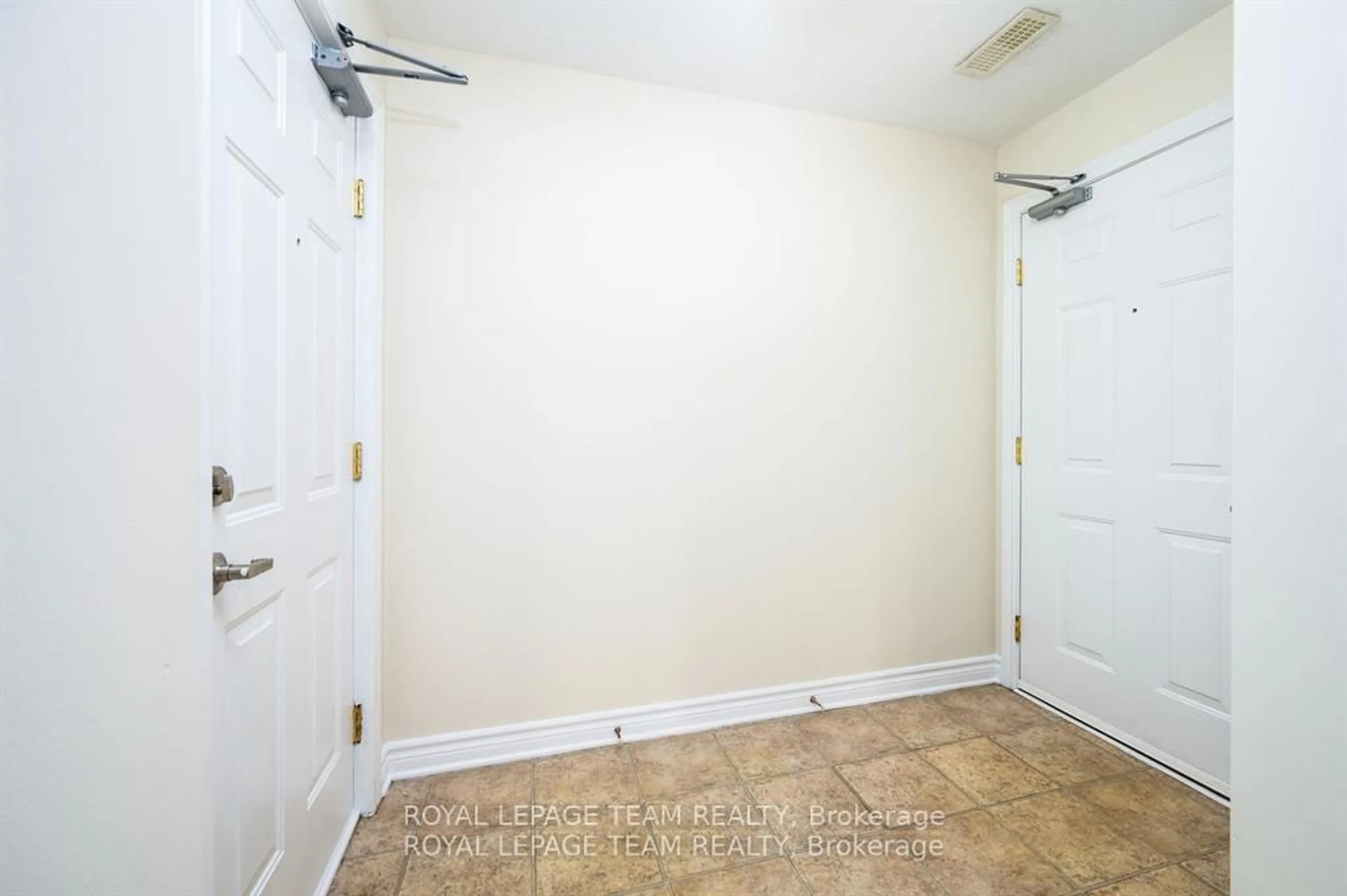 Unknown for 236 Paseo Private #4, Ottawa Ontario K2G 4N7