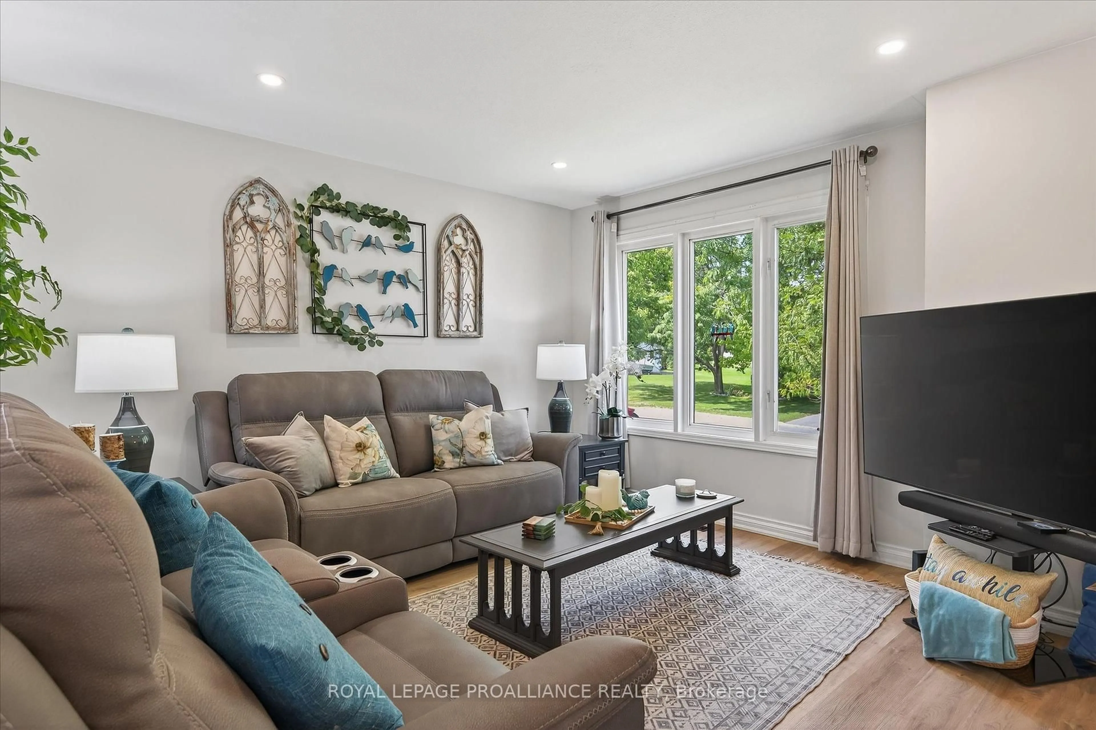 Living room with furniture, unknown for 845 Stewart Dr, Peterborough Ontario K9J 7R3