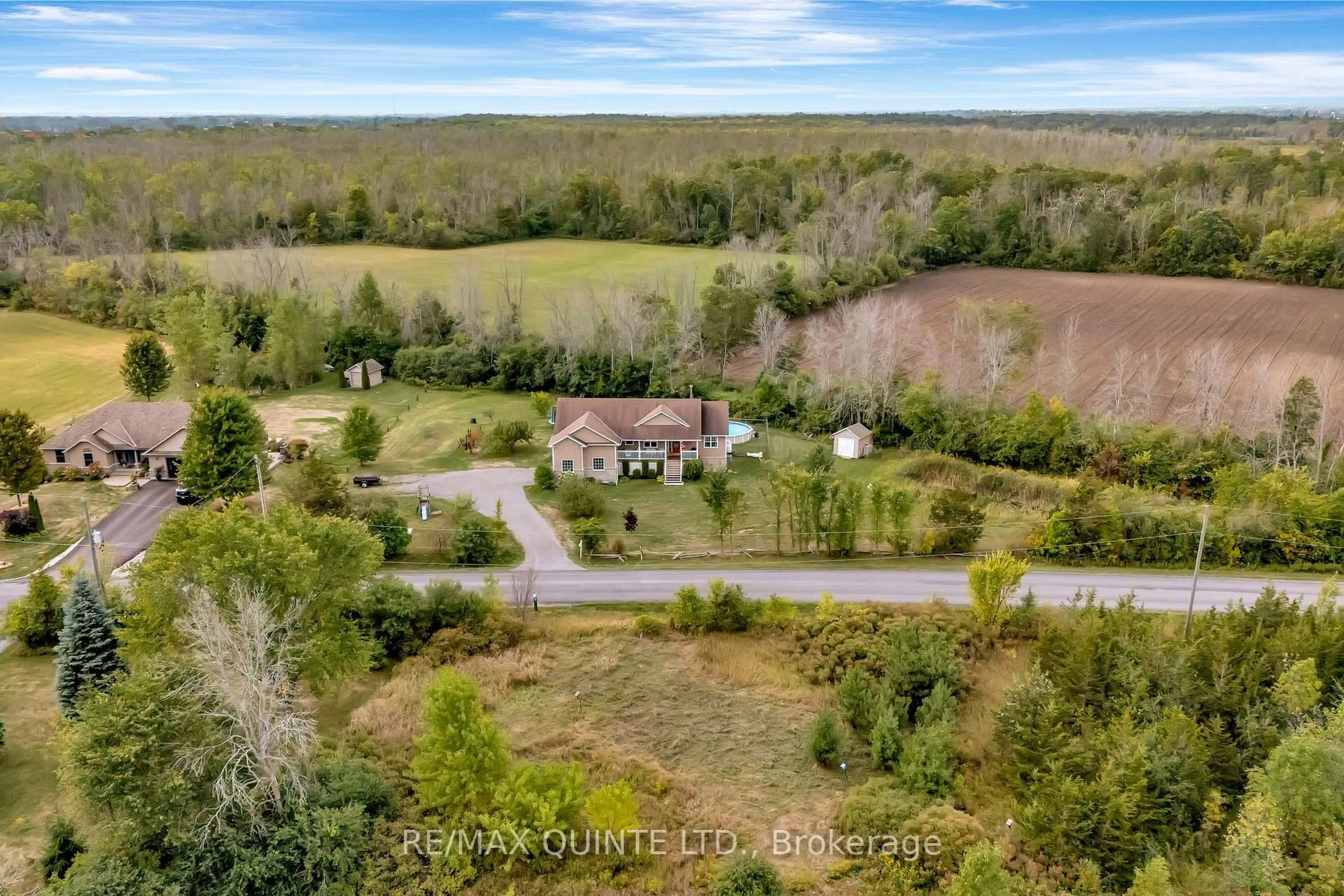 A pic from outside/outdoor area/front of a property/back of a property/a pic from drone, unknown for 405 Brennan Rd, Belleville Ontario K8N 4Z6