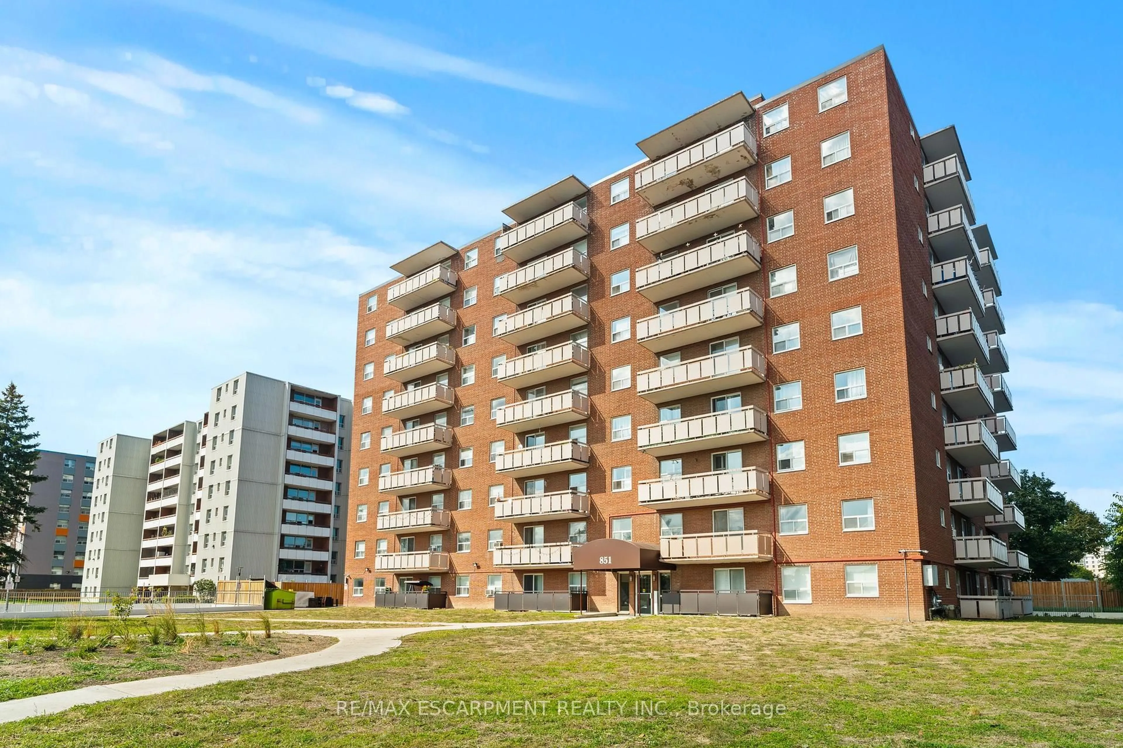 A pic from outside/outdoor area/front of a property/back of a property/a pic from drone, building for 851 Queenston Rd #505, Hamilton Ontario L8G 1B4