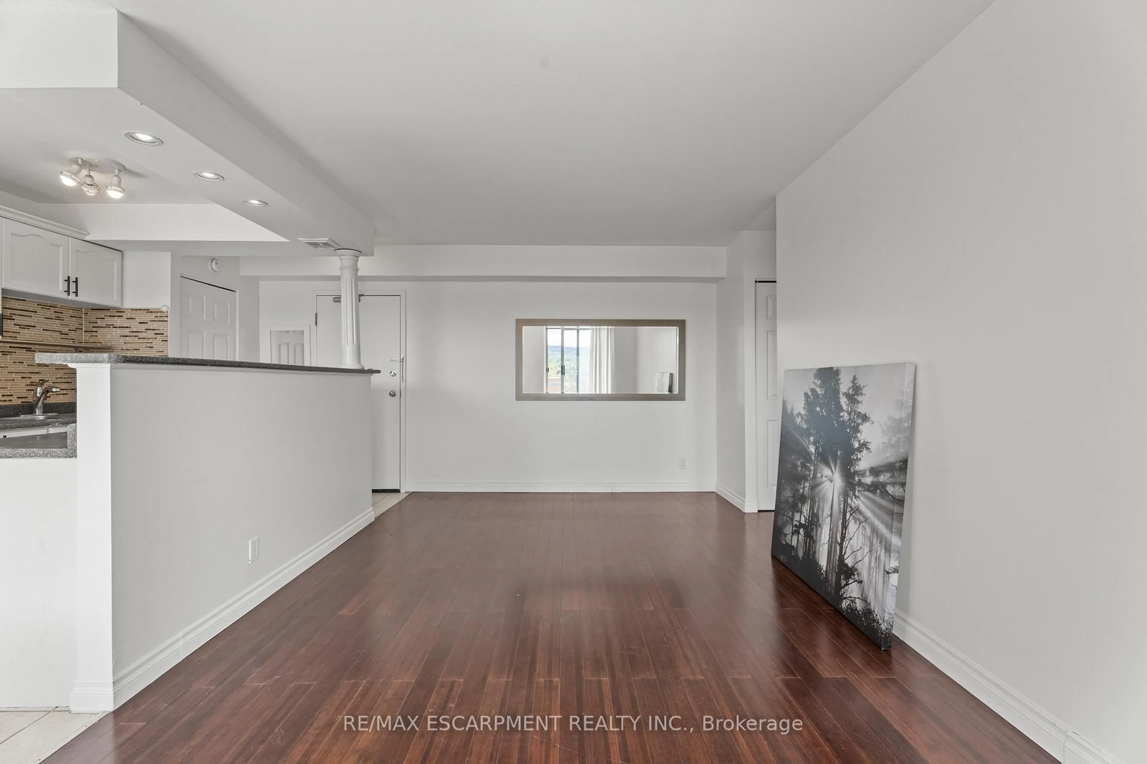 Unknown for 851 Queenston Rd #505, Hamilton Ontario L8G 1B4