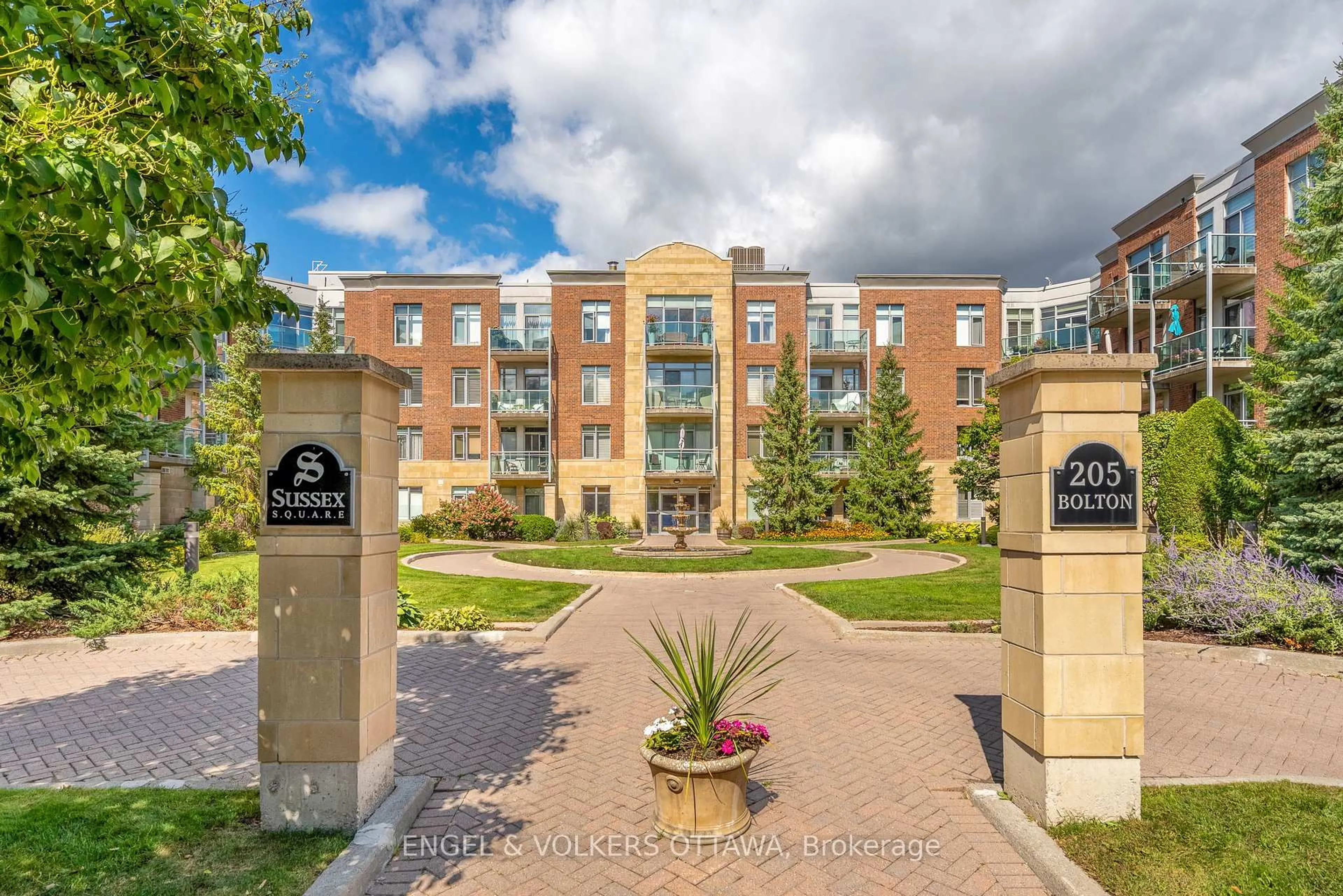 A pic from outside/outdoor area/front of a property/back of a property/a pic from drone, building for 205 Bolton St #105, Ottawa Ontario K1N 1K7