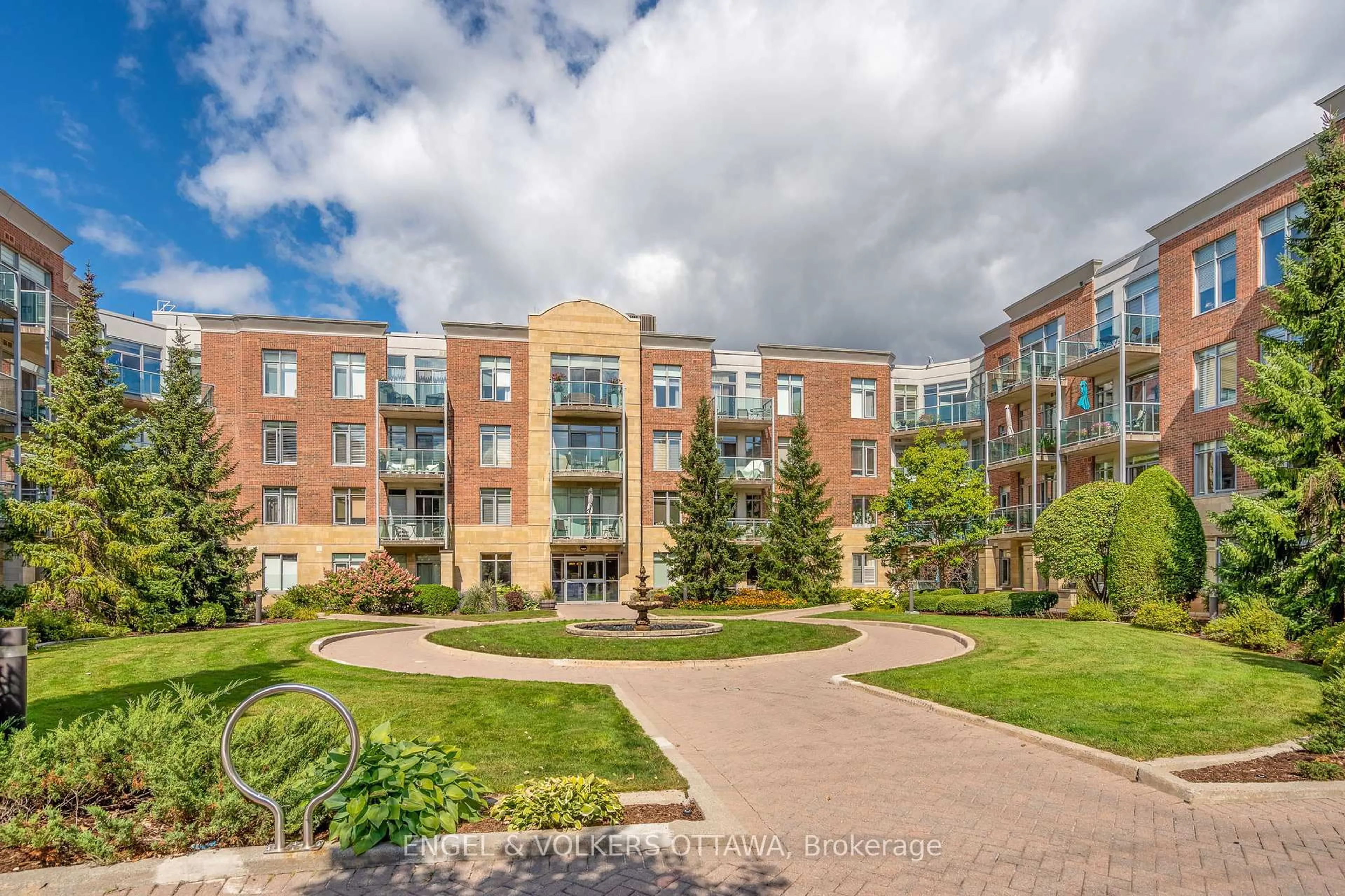 A pic from outside/outdoor area/front of a property/back of a property/a pic from drone, street for 205 Bolton St #105, Ottawa Ontario K1N 1K7