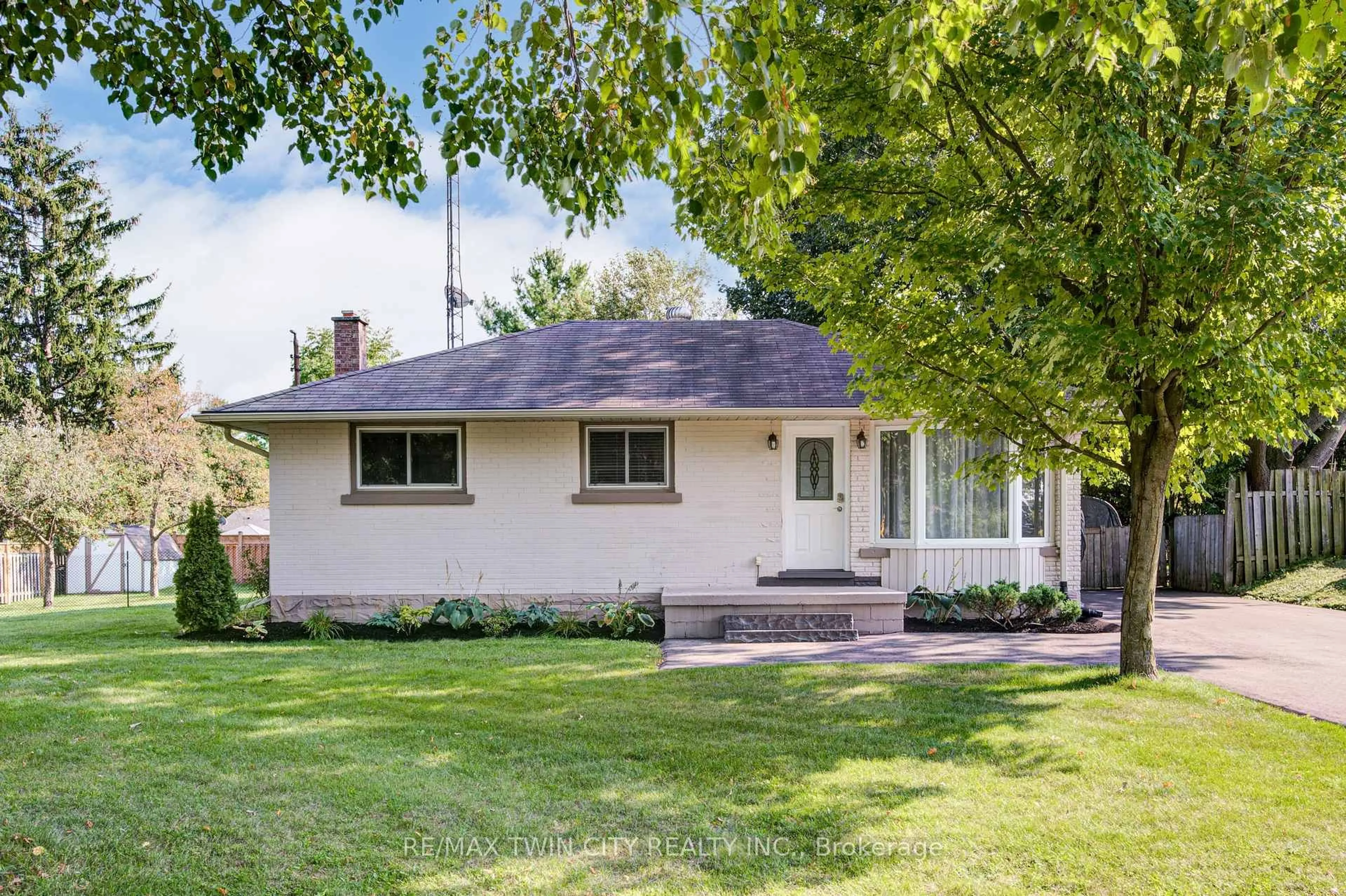 Home with vinyl exterior material, street for 1319 Roseville Rd, Cambridge Ontario N1R 5S3