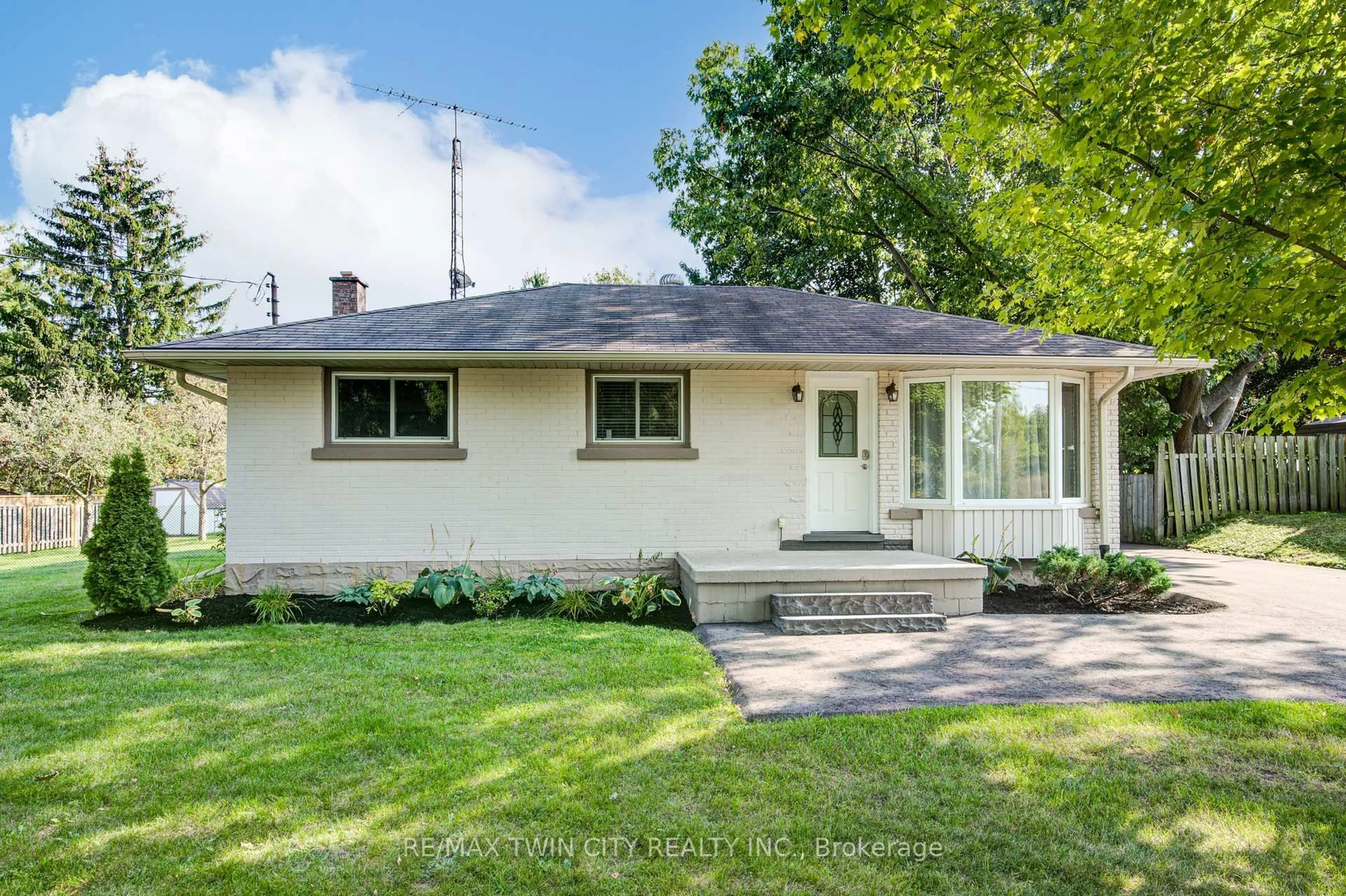 Home with vinyl exterior material, street for 1319 Roseville Rd, Cambridge Ontario N1R 5S3