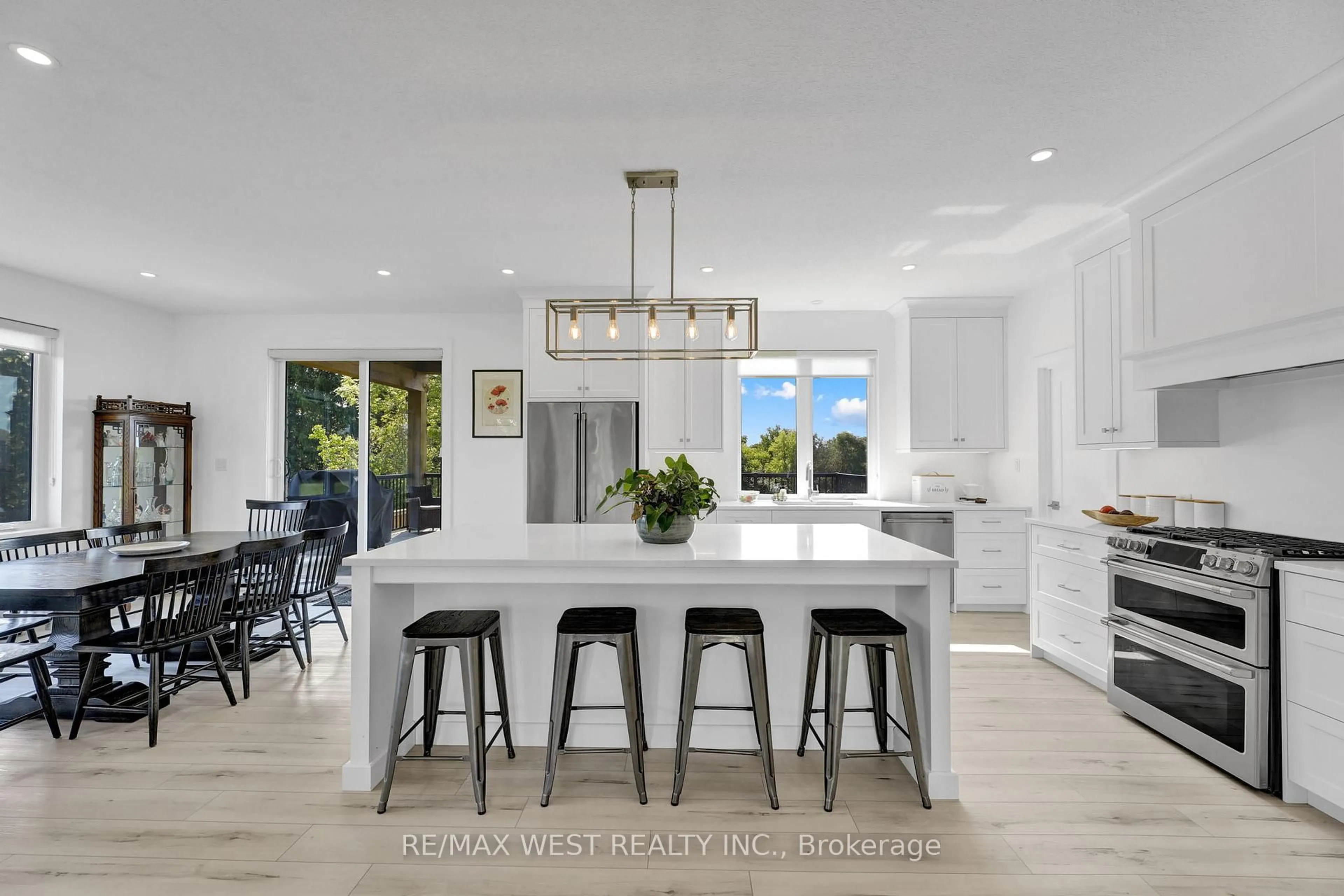 Open concept kitchen, ceramic/tile floor for 15 CORNWELL Cres, Norwich Ontario N0J 1P0