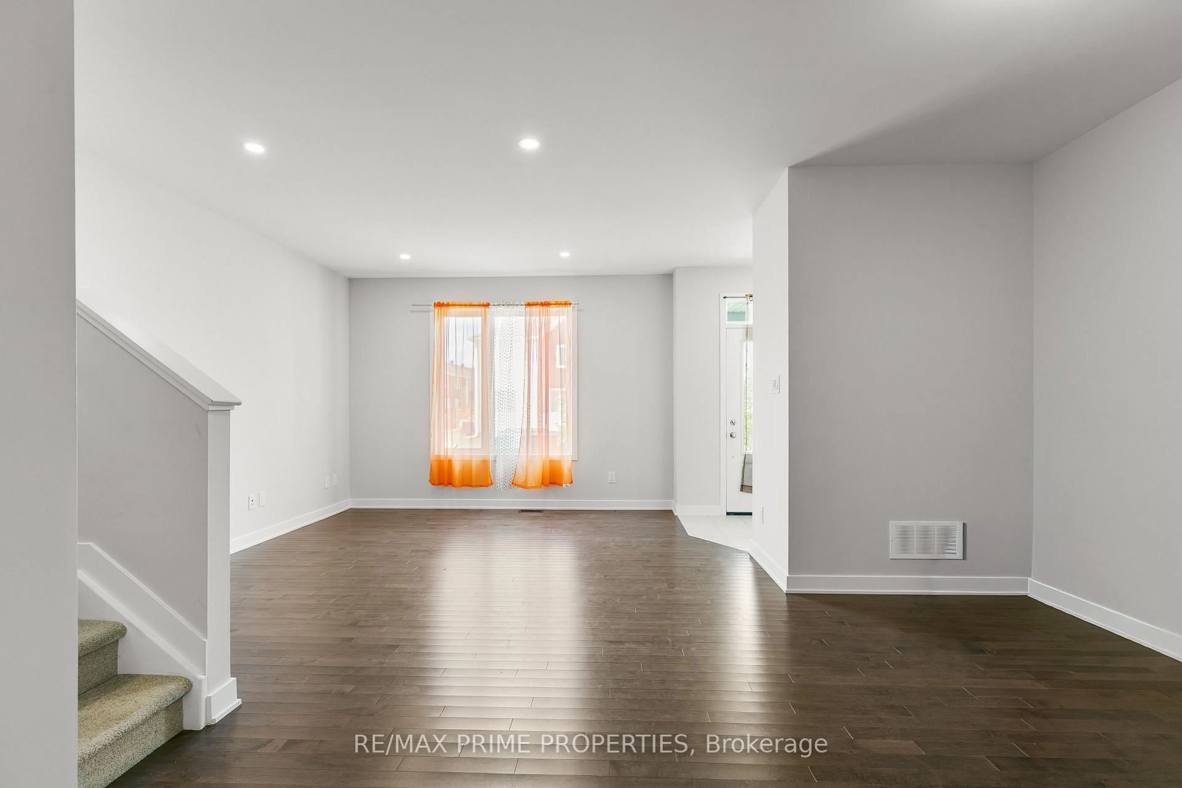 Indoor entryway for 834 Bascule Pl, Richmond Ontario K0A 2Z0