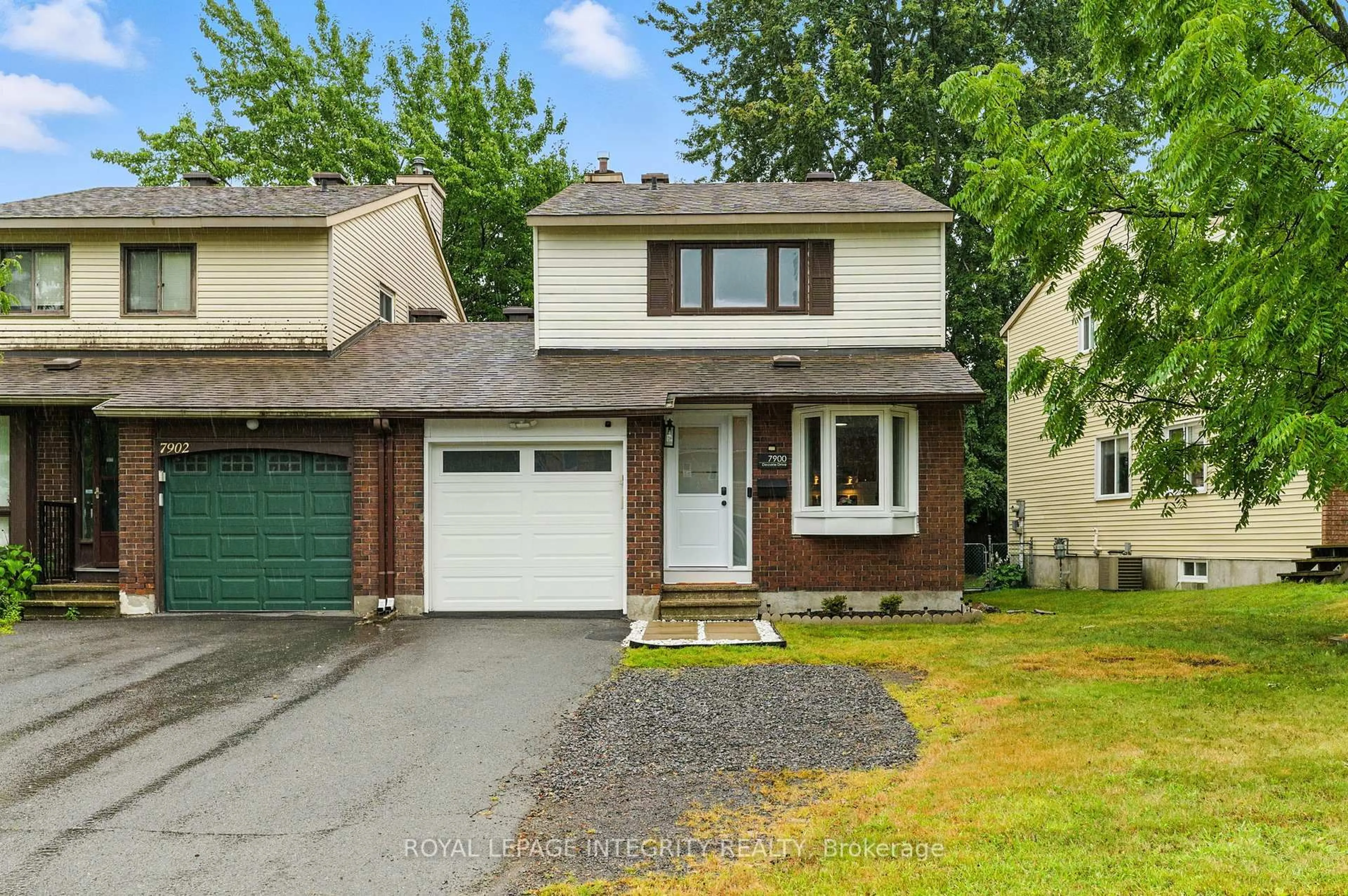 Home with vinyl exterior material, street for 7900 Decarie Dr, Ottawa Ontario K1C 2K3