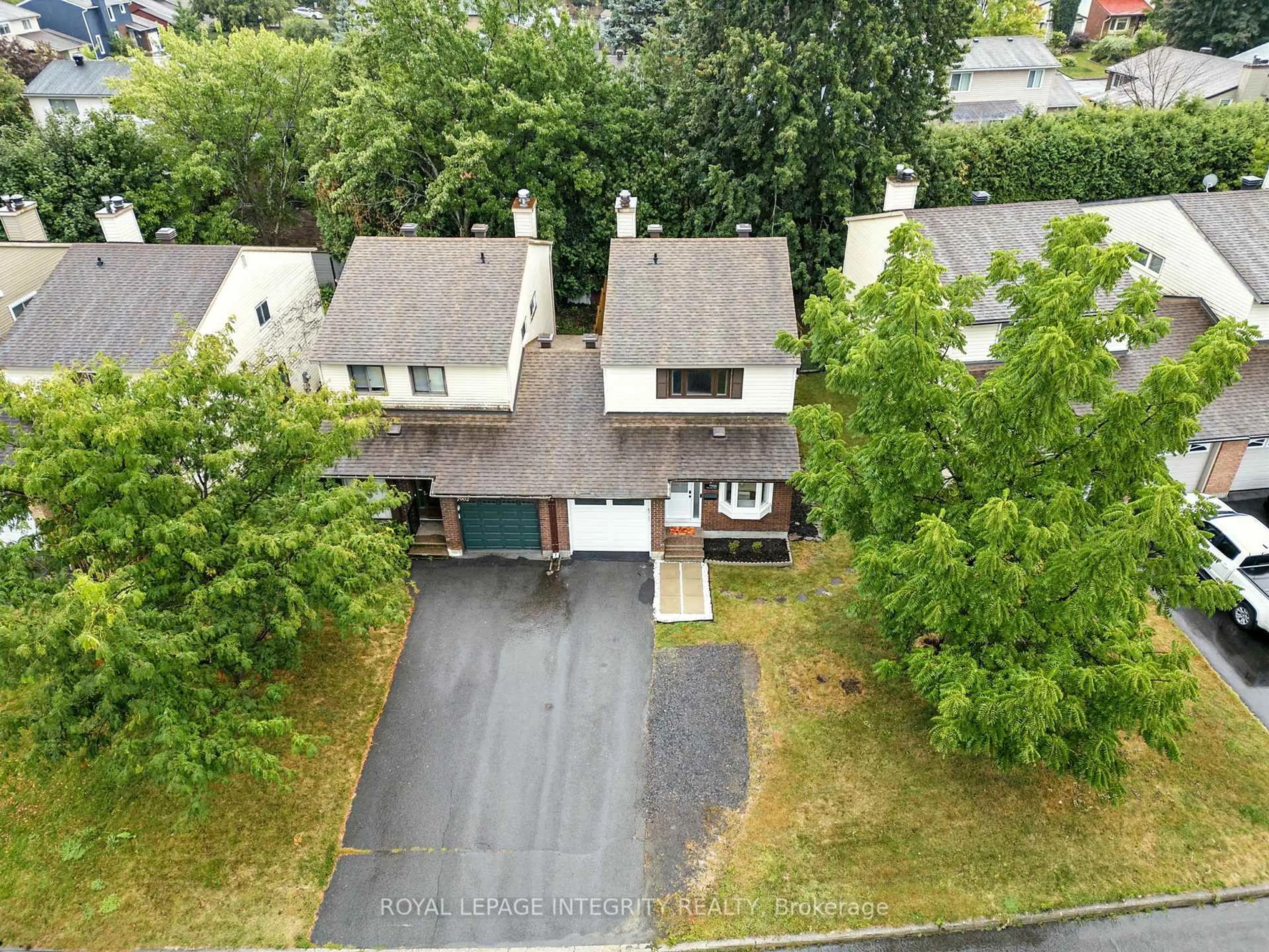 A pic from outside/outdoor area/front of a property/back of a property/a pic from drone, street for 7900 Decarie Dr, Ottawa Ontario K1C 2K3