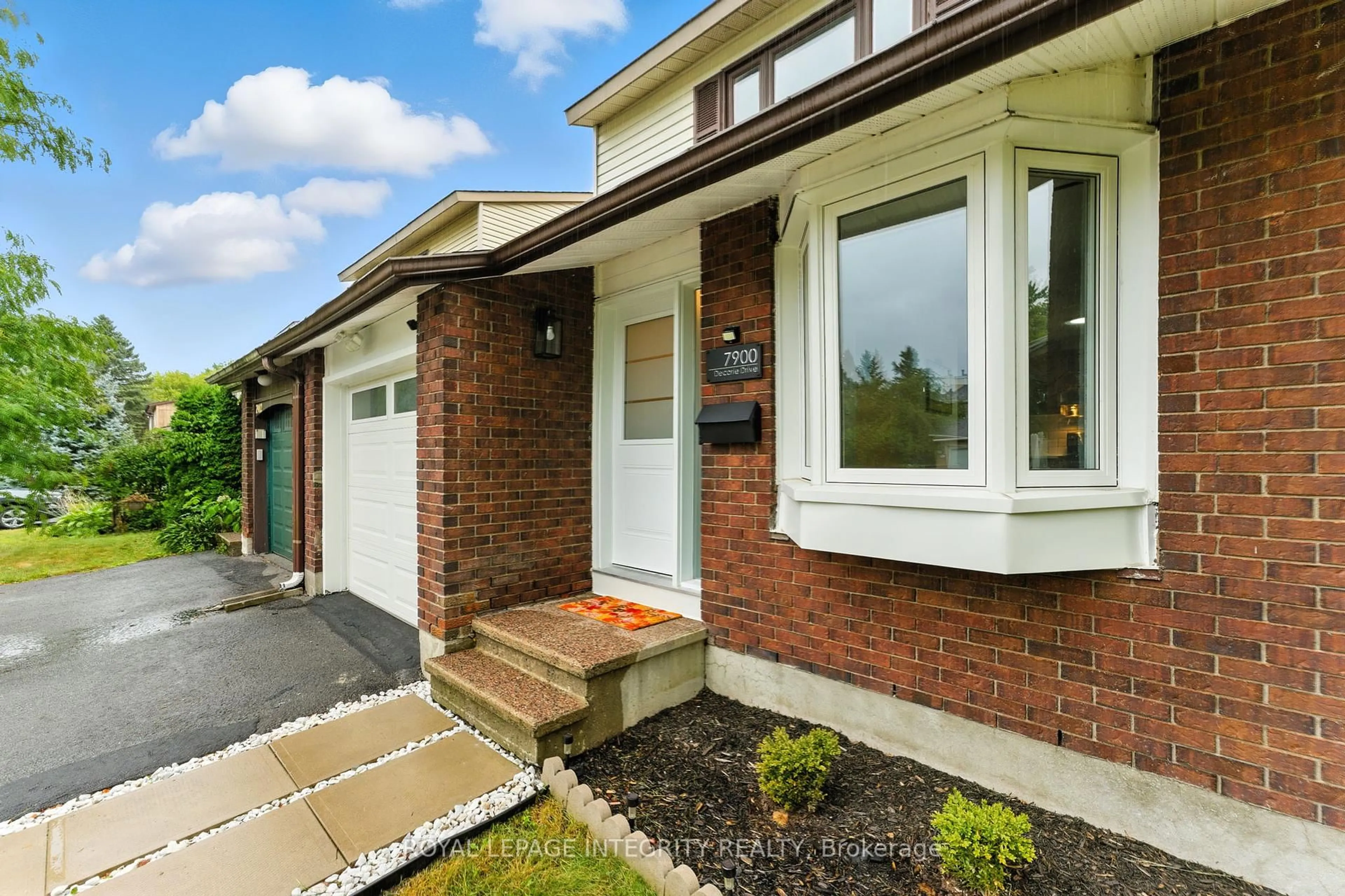 Home with brick exterior material, street for 7900 Decarie Dr, Ottawa Ontario K1C 2K3