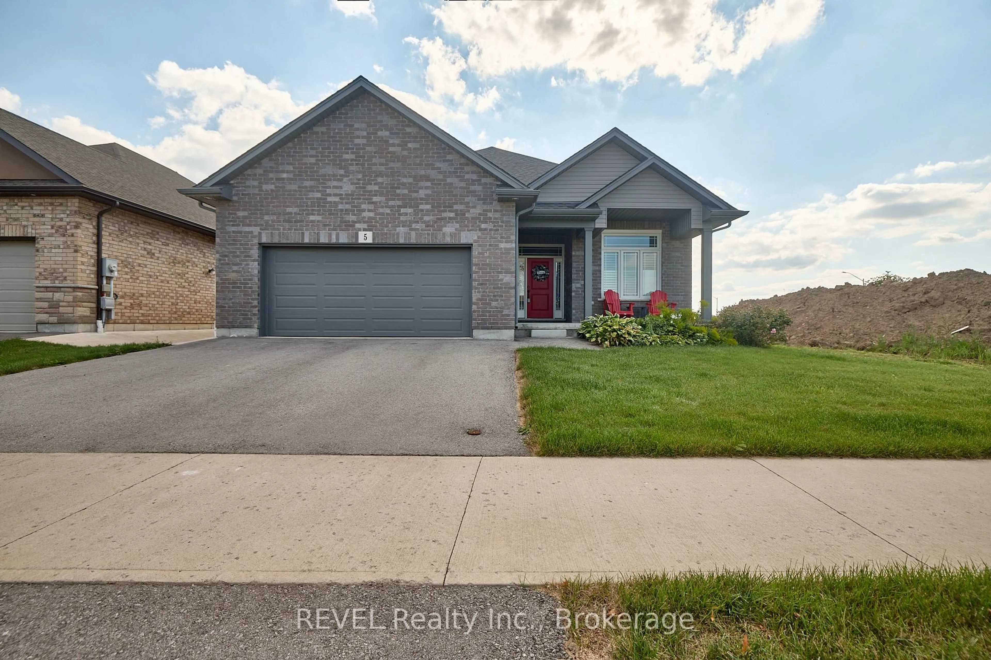 Home with brick exterior material, street for 5 Cinnamon St, Thorold Ontario L2V 0H5