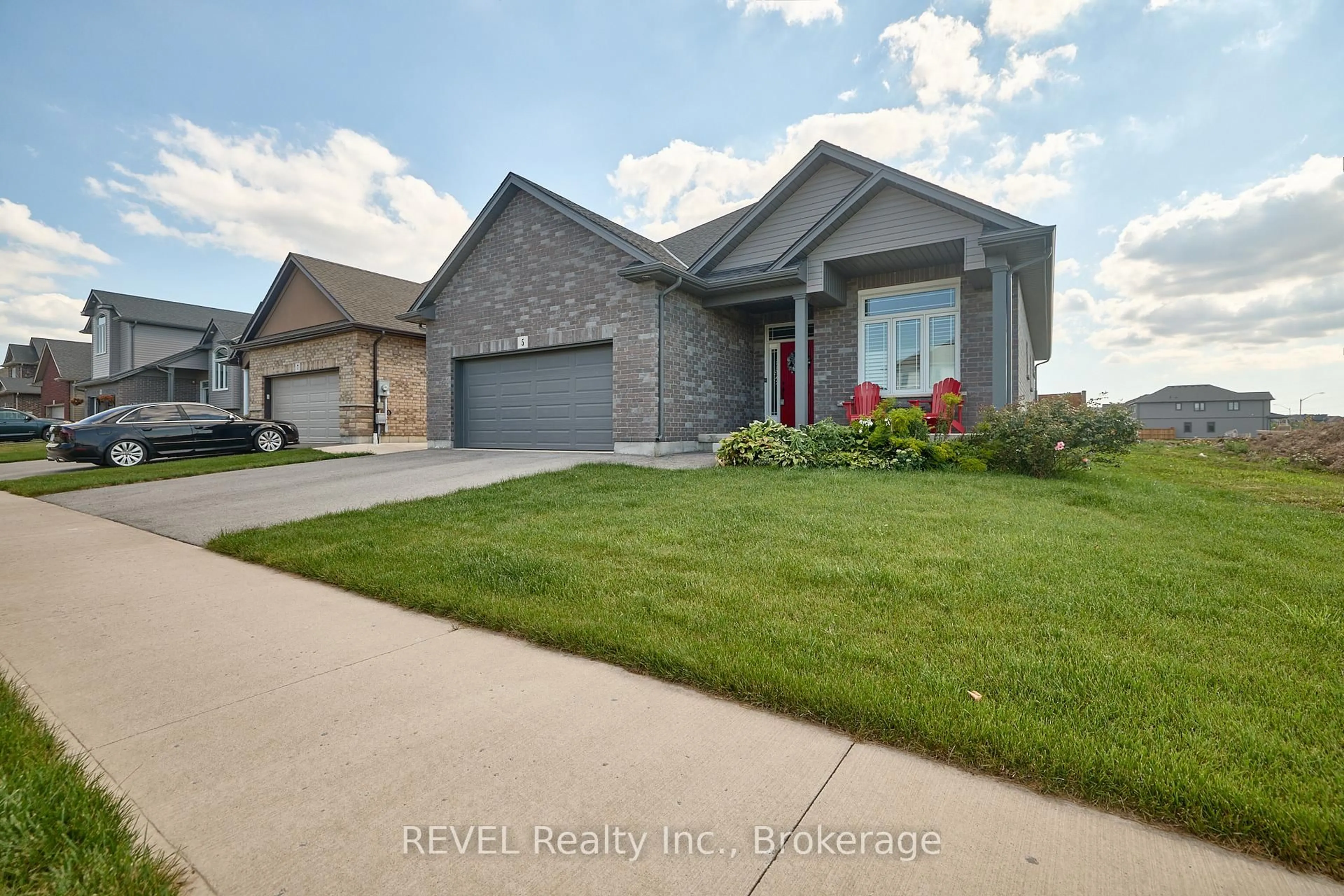Home with brick exterior material, street for 5 Cinnamon St, Thorold Ontario L2V 0H5