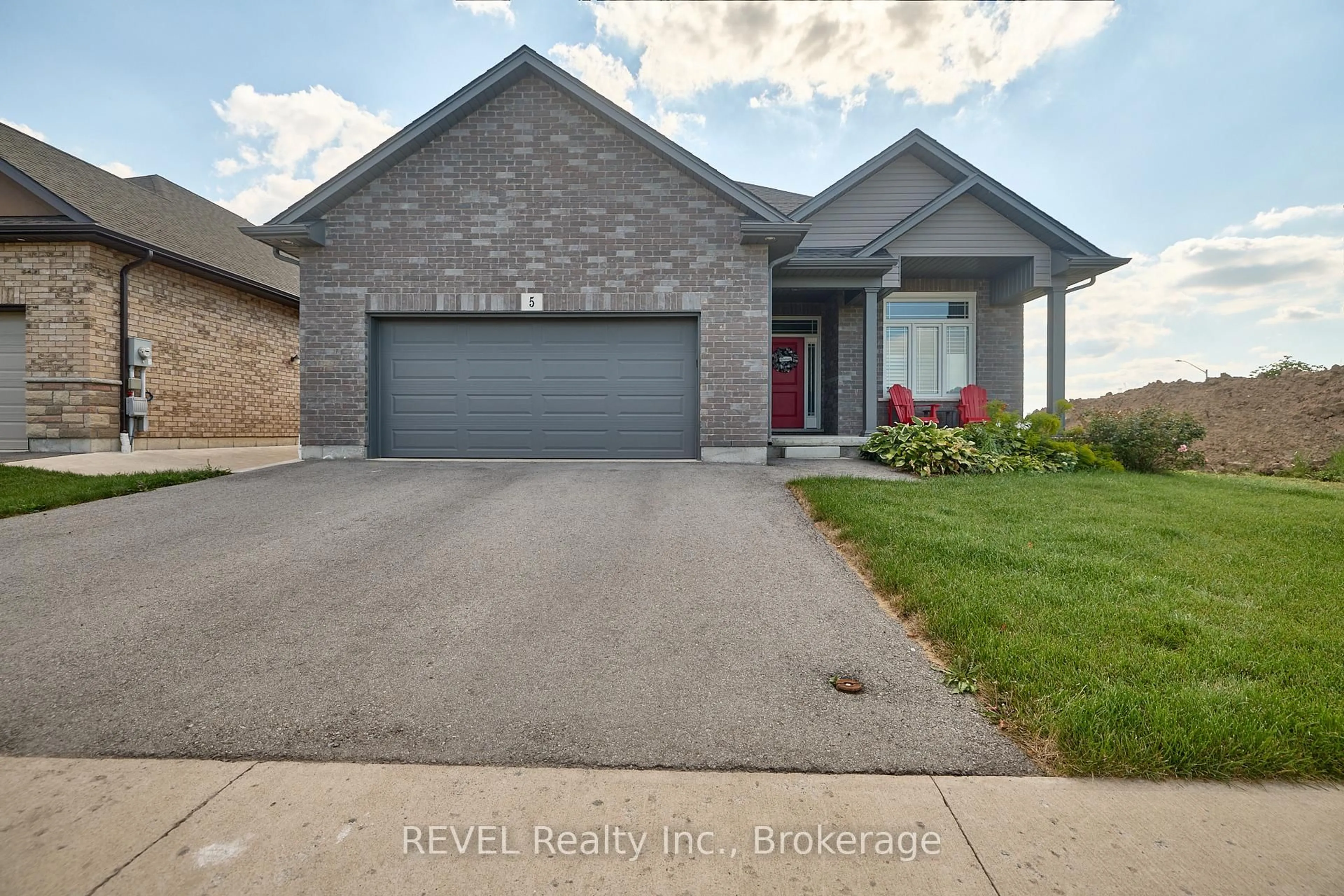 Home with brick exterior material, street for 5 Cinnamon St, Thorold Ontario L2V 0H5