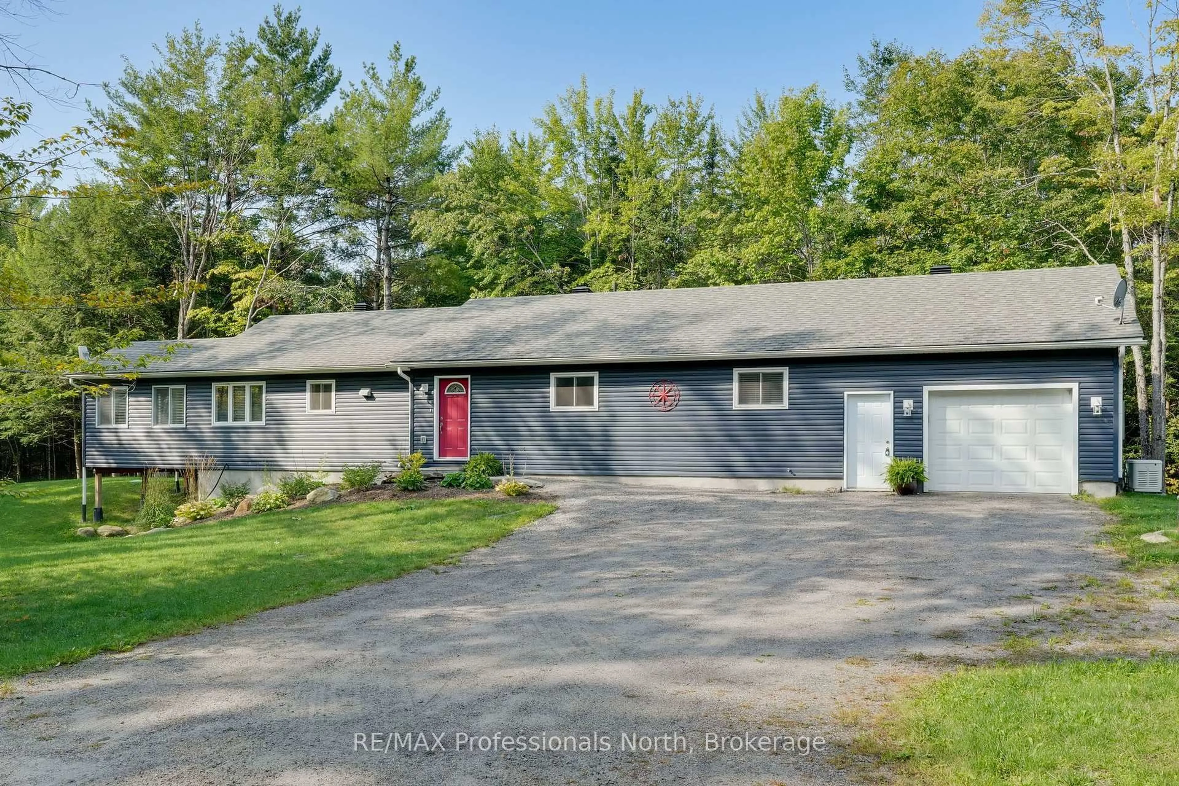 A pic from outside/outdoor area/front of a property/back of a property/a pic from drone, street for 1087 Hawn Rd, Bracebridge Ontario P1P 1R3