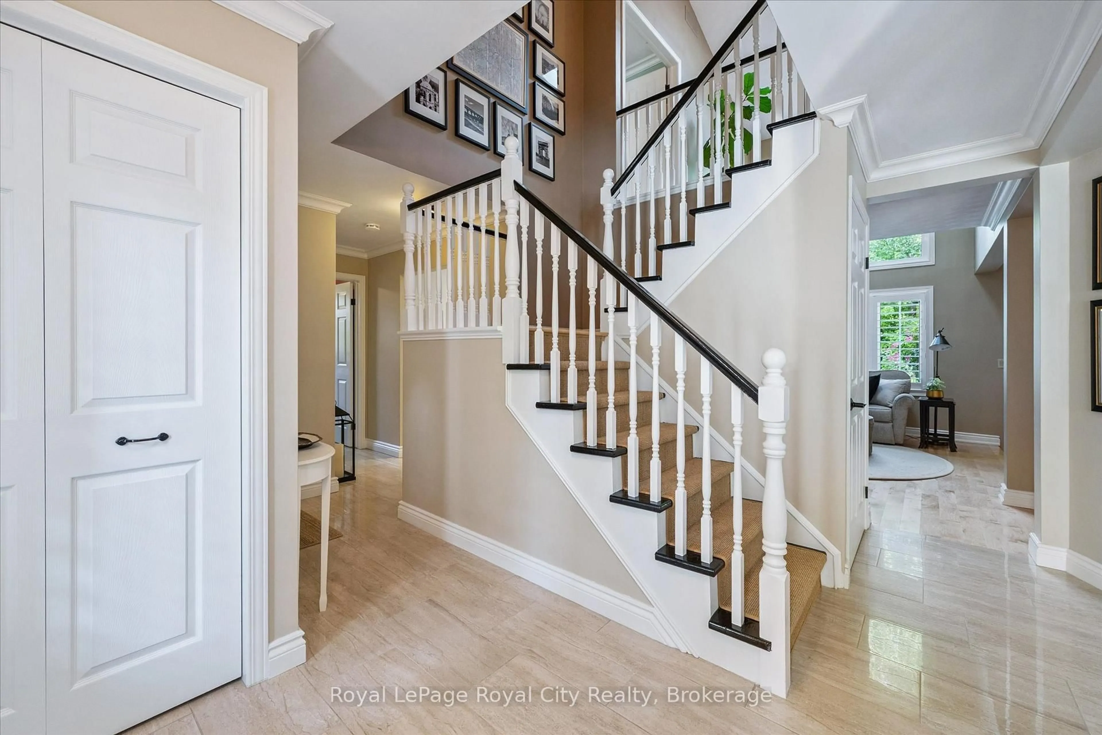 Stairs for 15 Sugarbush Pl, Guelph Ontario N1H 7Z1