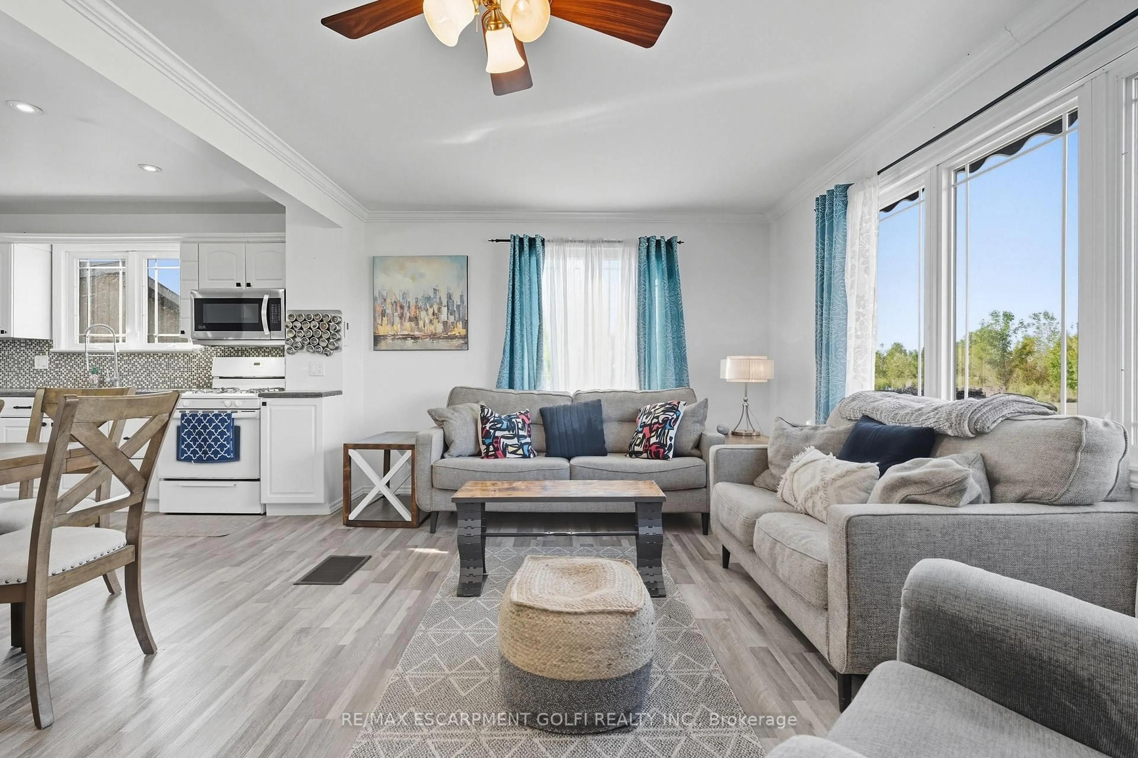 Living room with furniture, unknown for 421 RAMSEY Rd, Haldimand Ontario N1A 2W6
