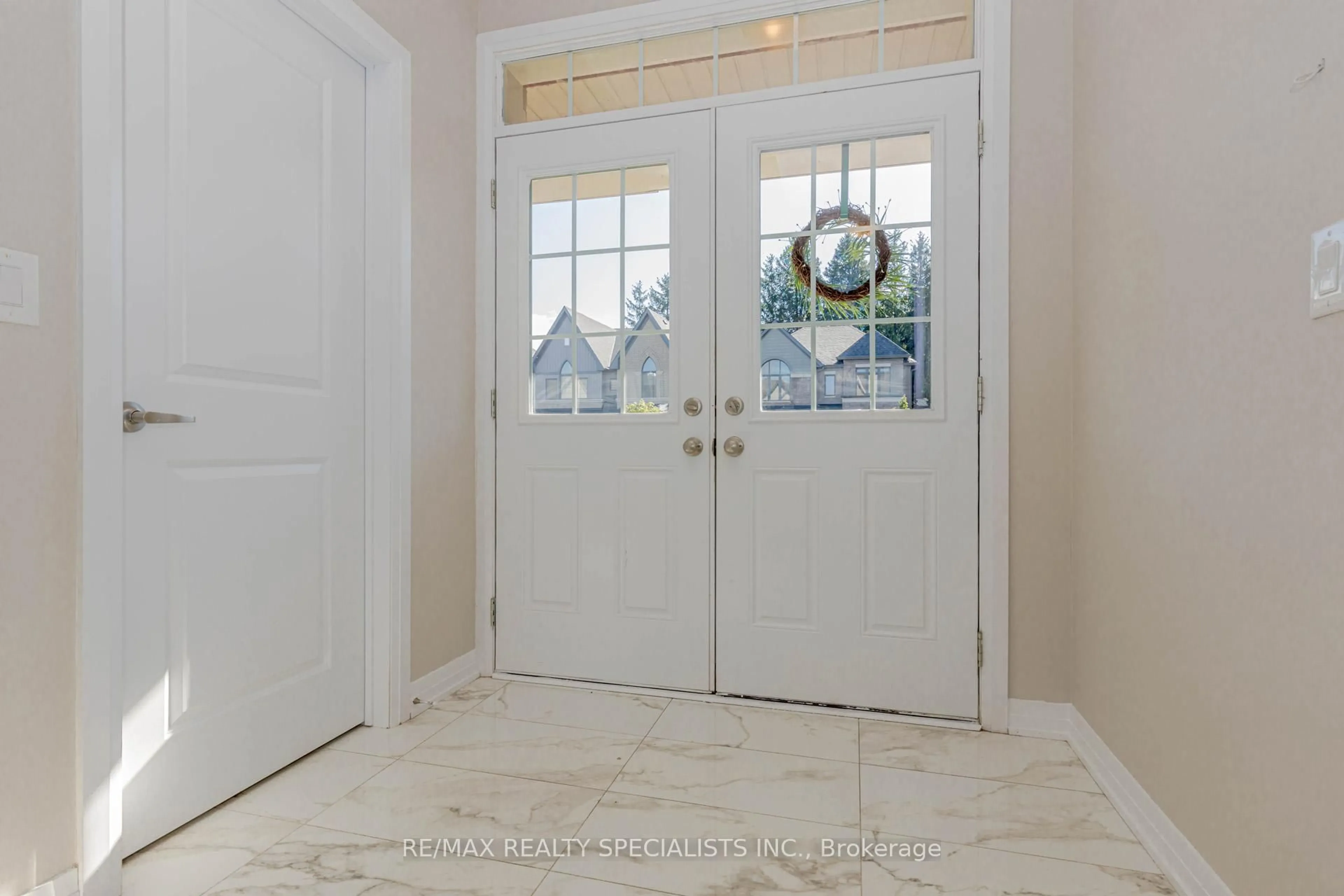Indoor entryway for 164 Dingman St, Wellington North Ontario N0G 1A0