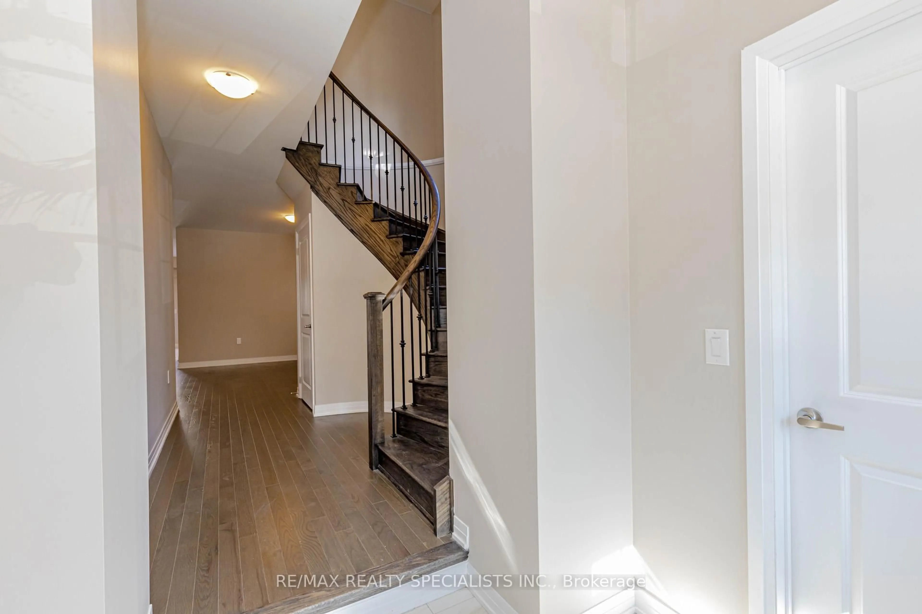 Indoor entryway for 164 Dingman St, Wellington North Ontario N0G 1A0